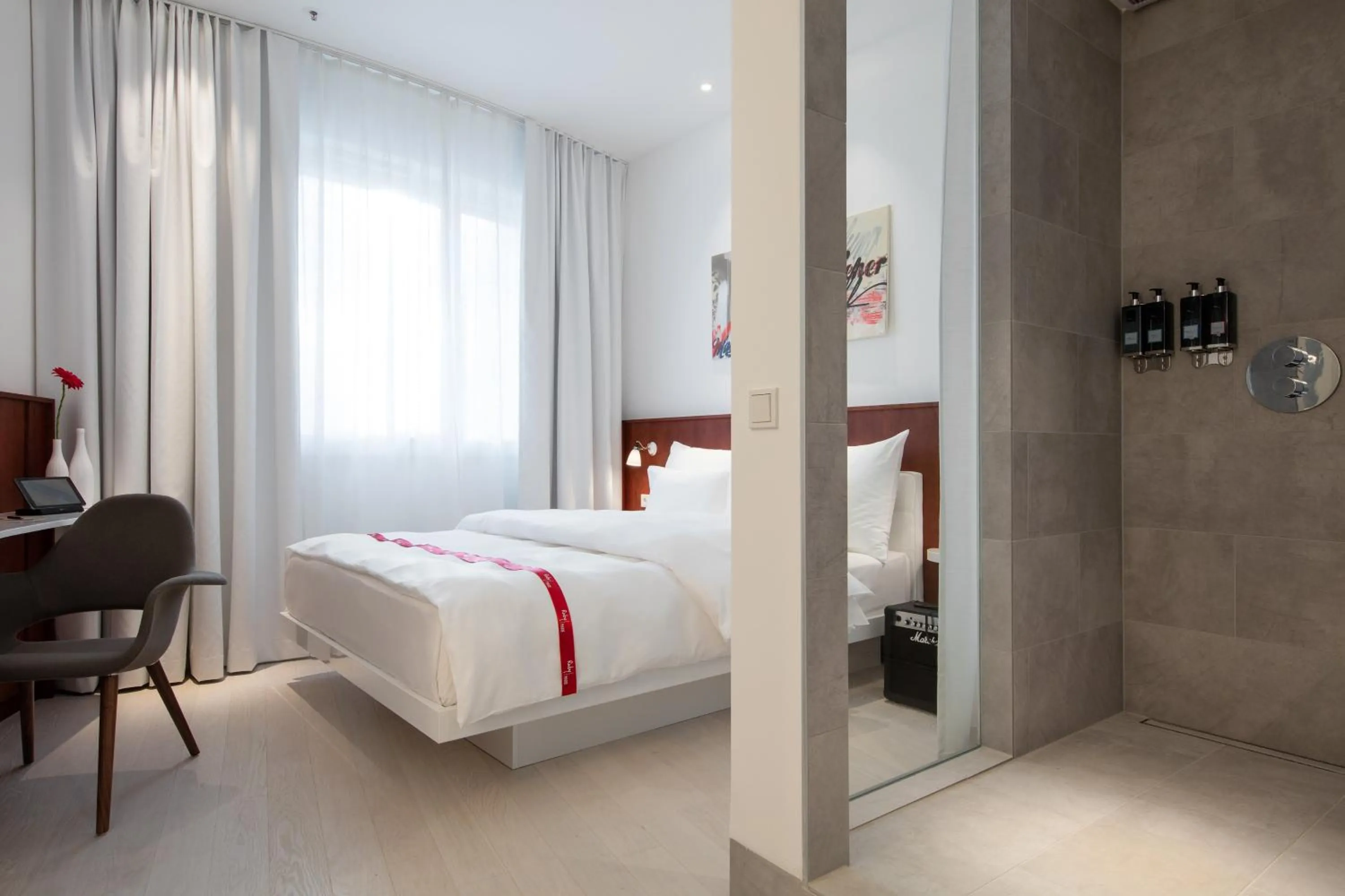 Property building, Bed in Ruby Marie Hotel Vienna