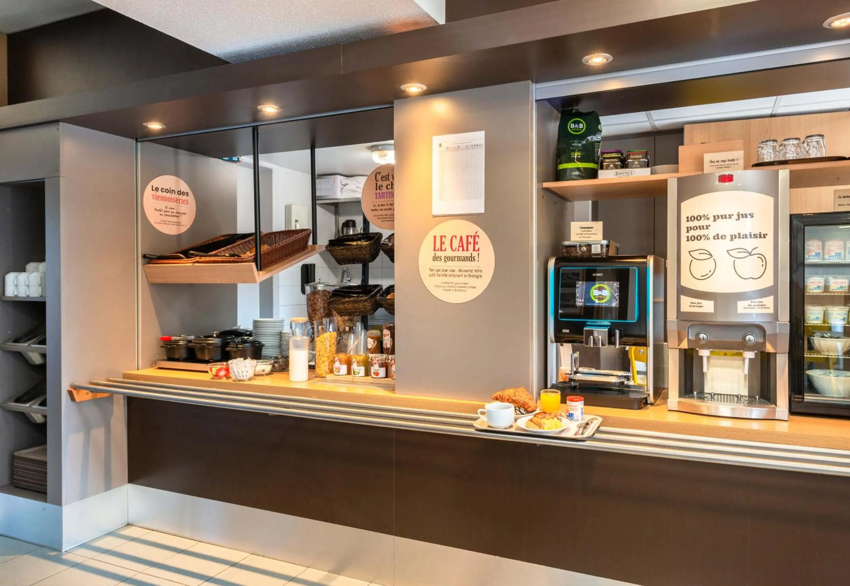 Buffet breakfast in B&B HOTEL Nantes Parc Expos La Beaujoire