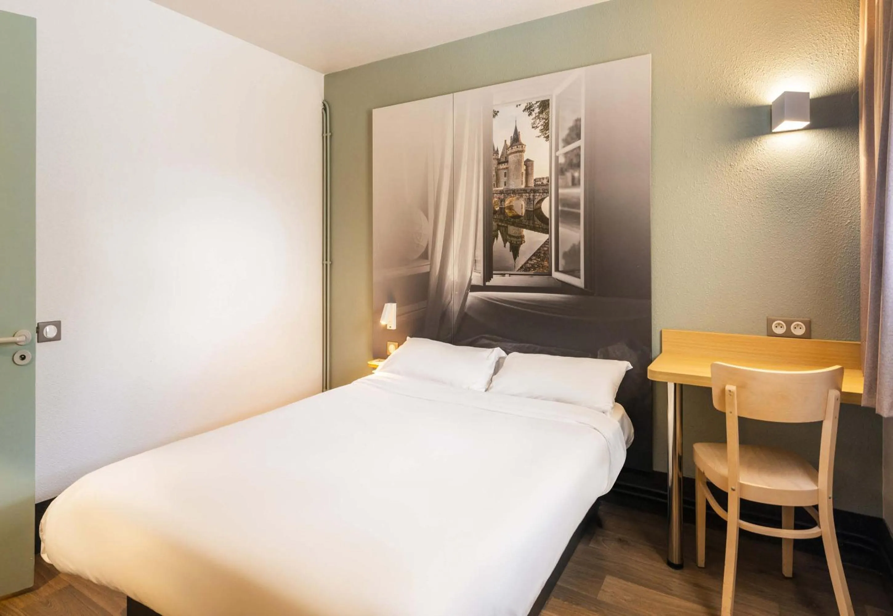 Bedroom, Bed in B&B HOTEL Nantes Parc Expos La Beaujoire