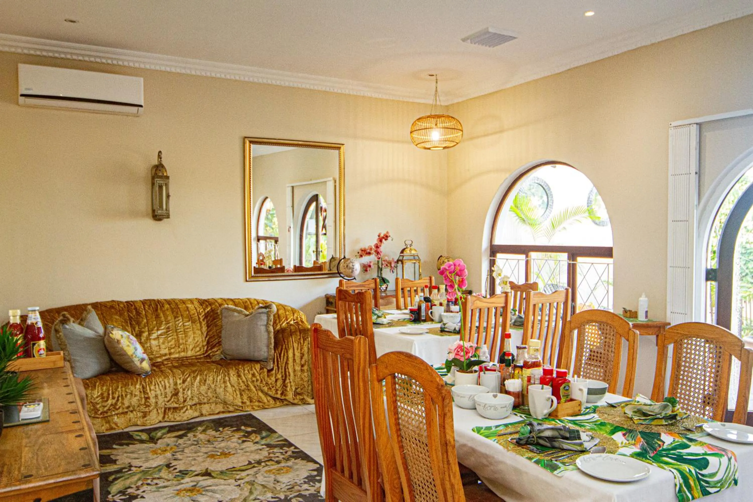 Restaurant/places to eat in La Loggia Bed and Breakfast