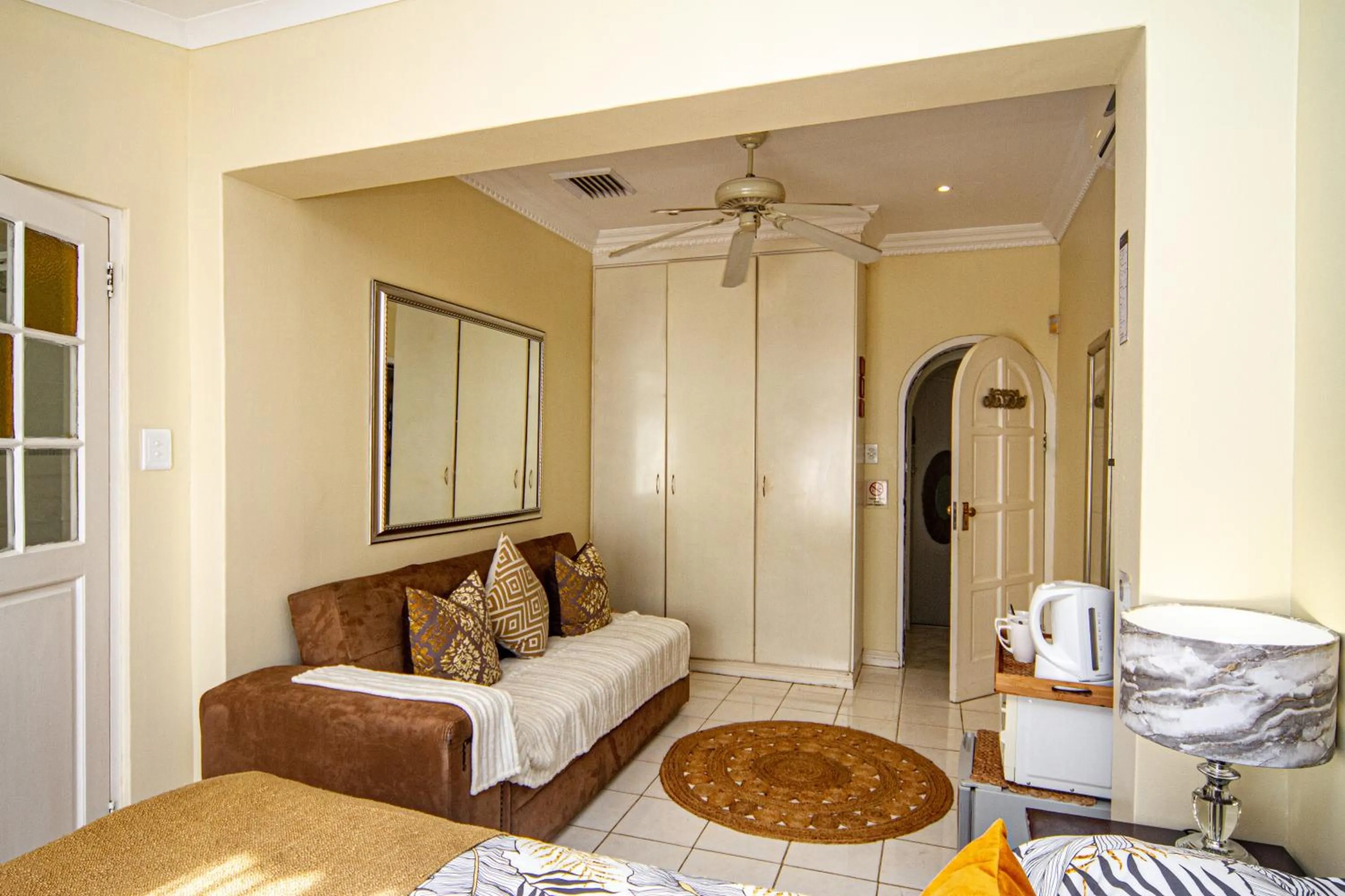 Seating area, Bed in La Loggia Bed and Breakfast