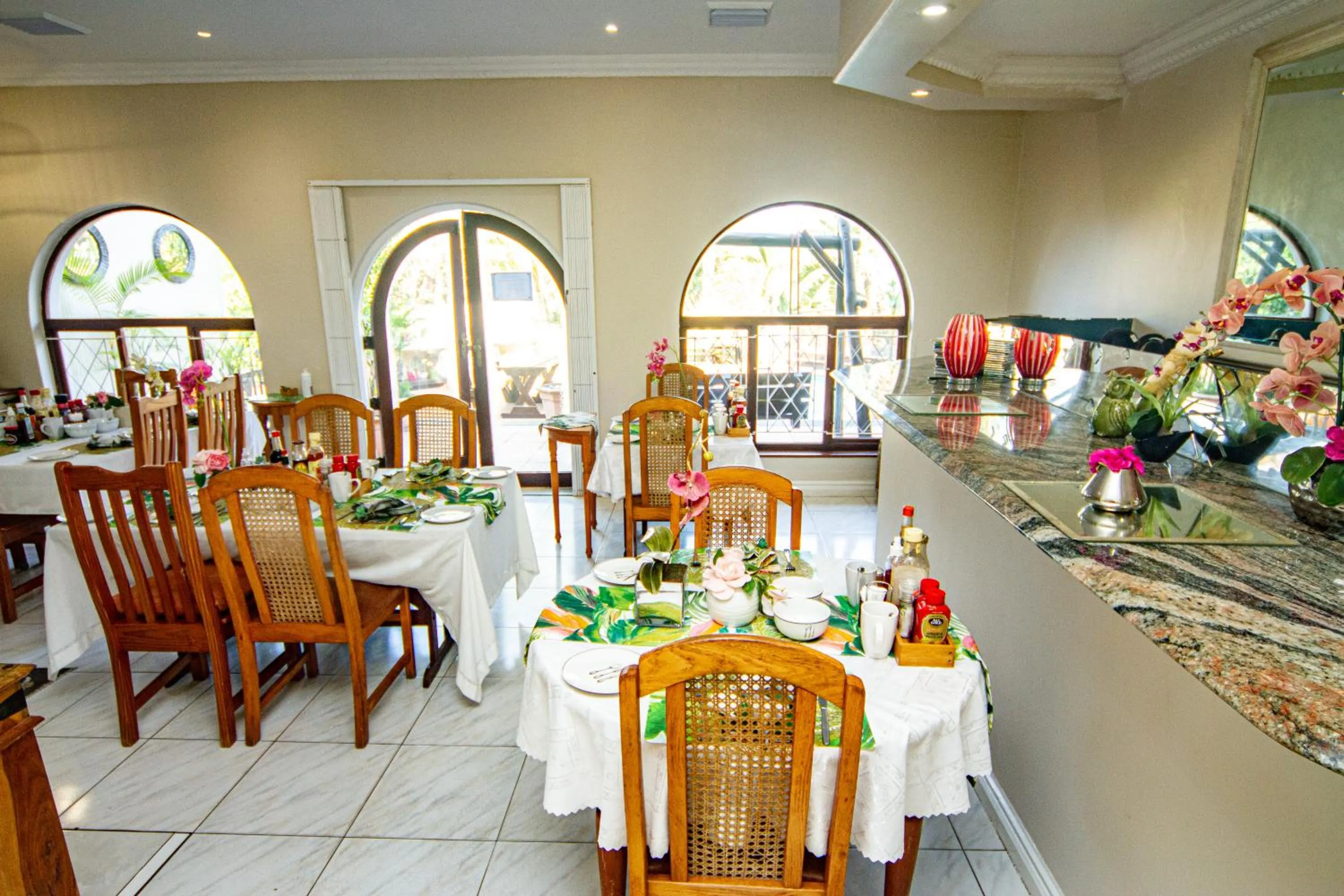 Restaurant/places to eat in La Loggia Bed and Breakfast