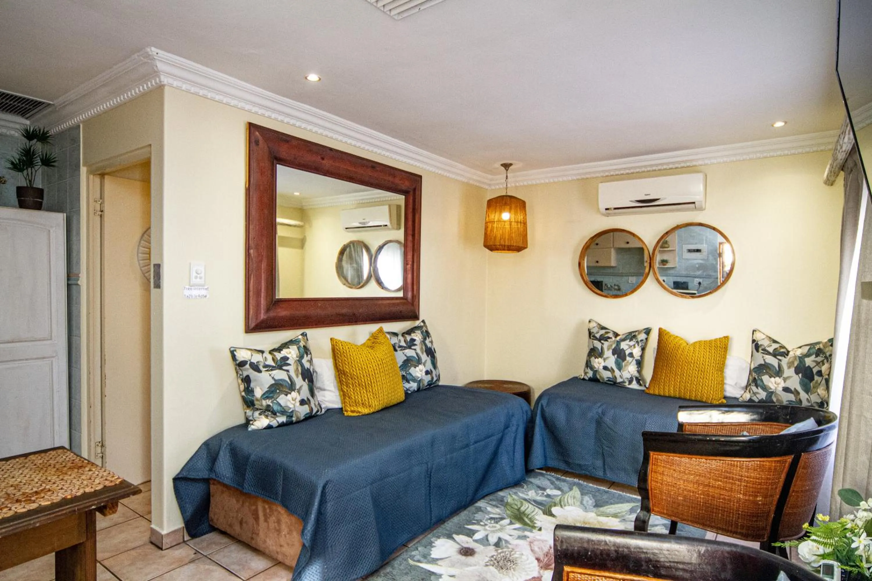 Seating area, Bed in La Loggia Bed and Breakfast