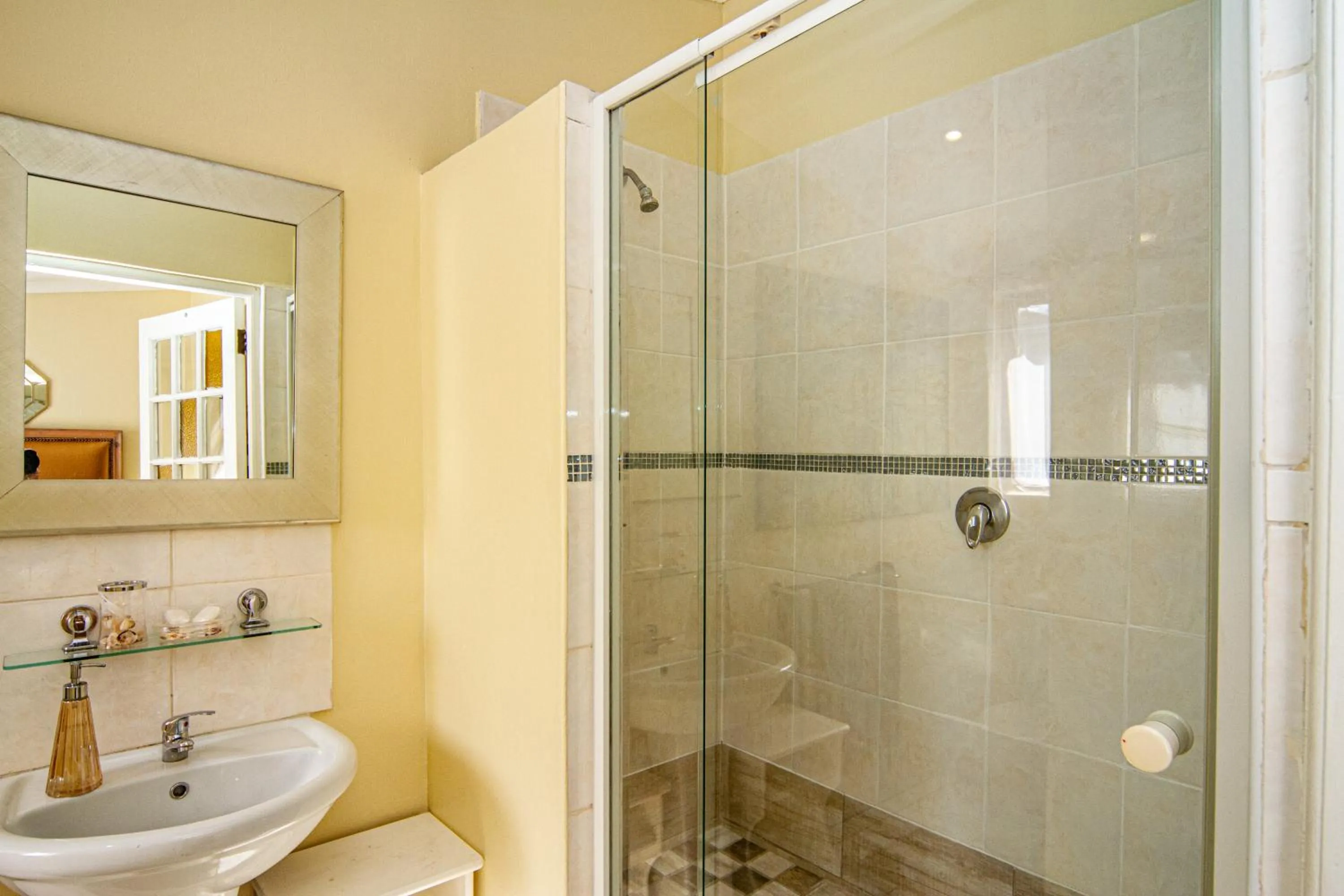 Shower in La Loggia Bed and Breakfast