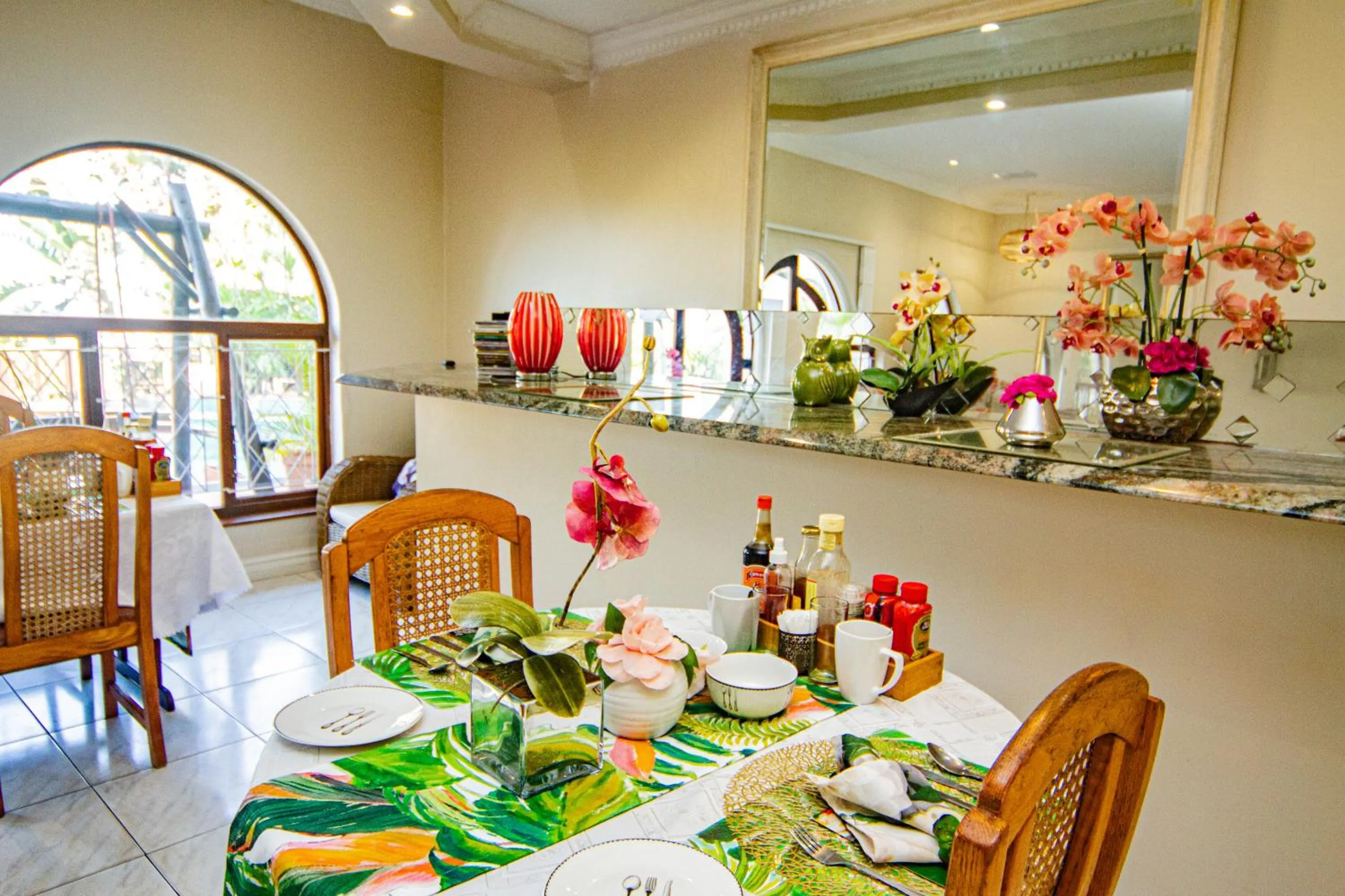 Dining area in La Loggia Bed and Breakfast