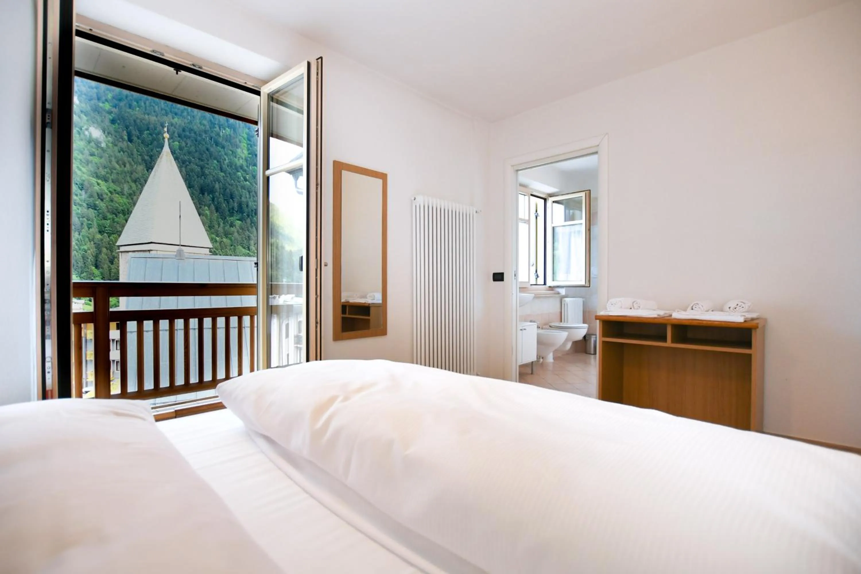 Photo of the whole room, Bed in Residenza Alba - Molveno
