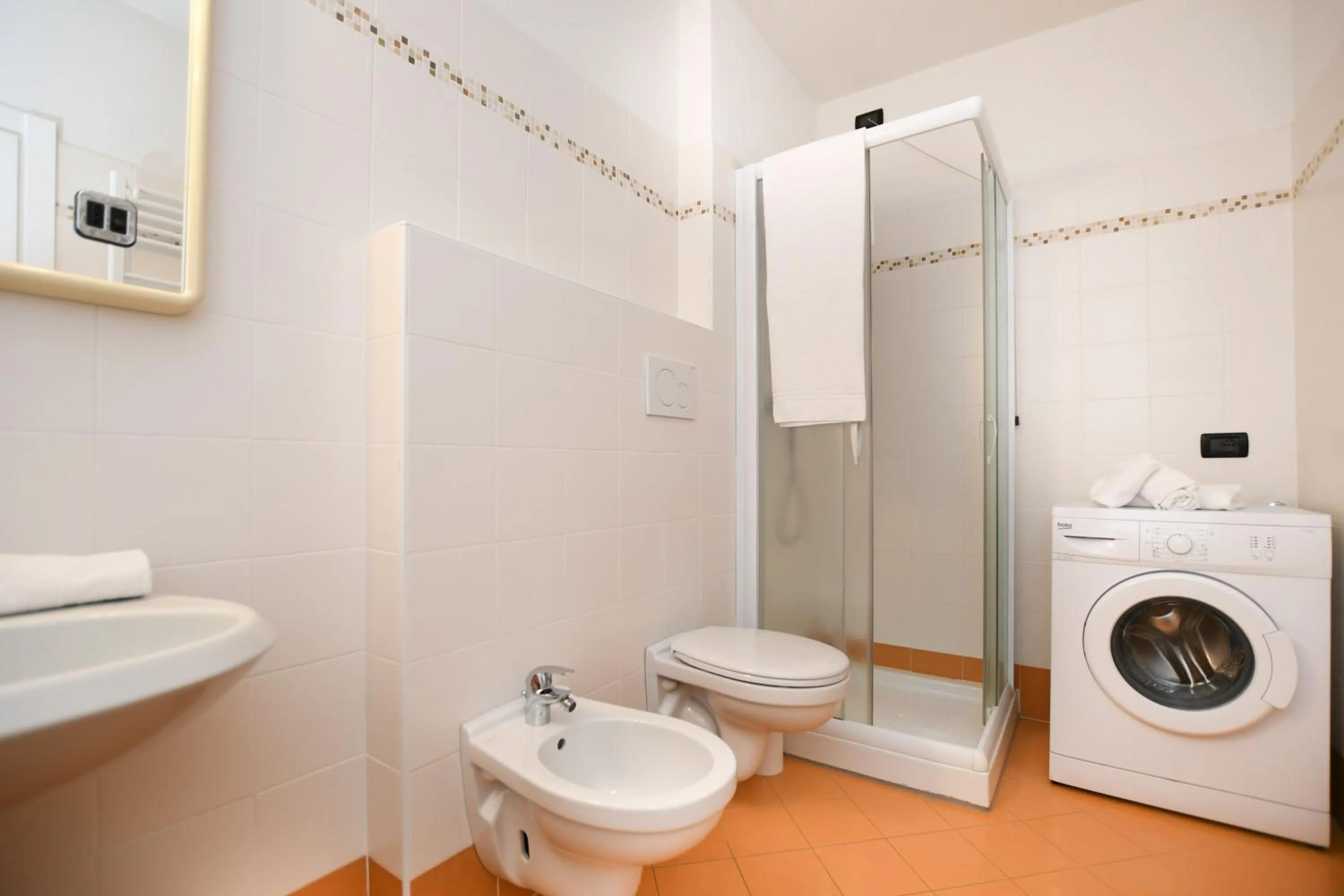 Bathroom in Residenza Alba - Molveno