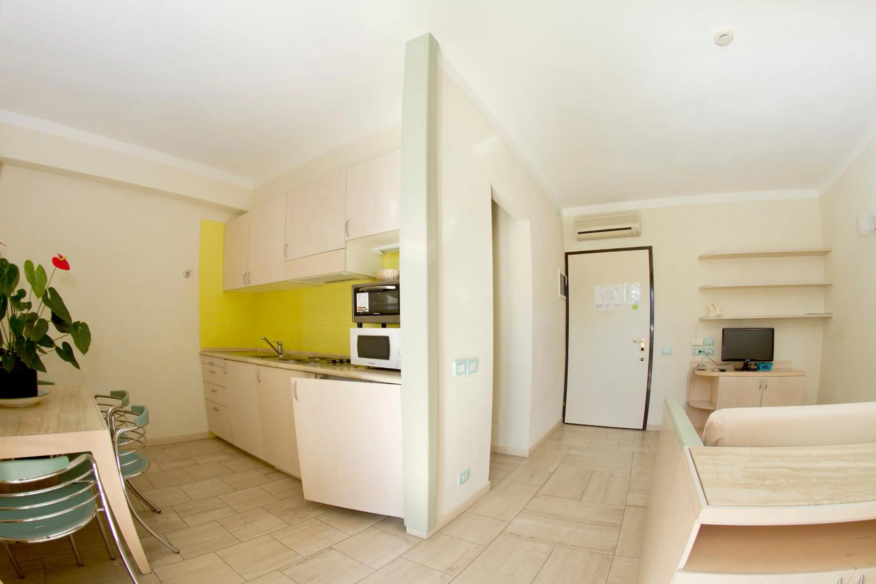 Kitchen or kitchenette in Onda Marina Residence Rta