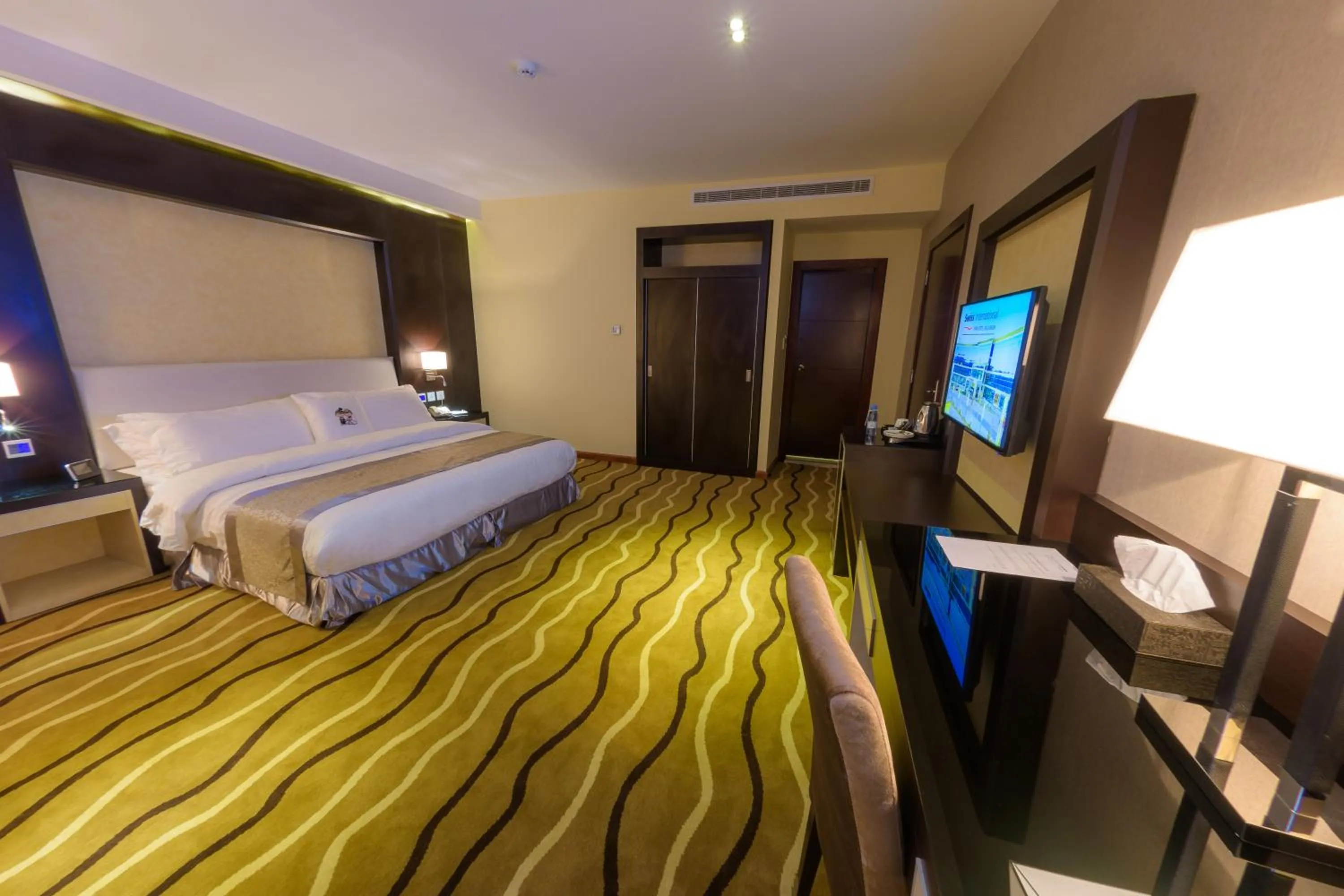 Photo of the whole room, Bed in National Park Hotel