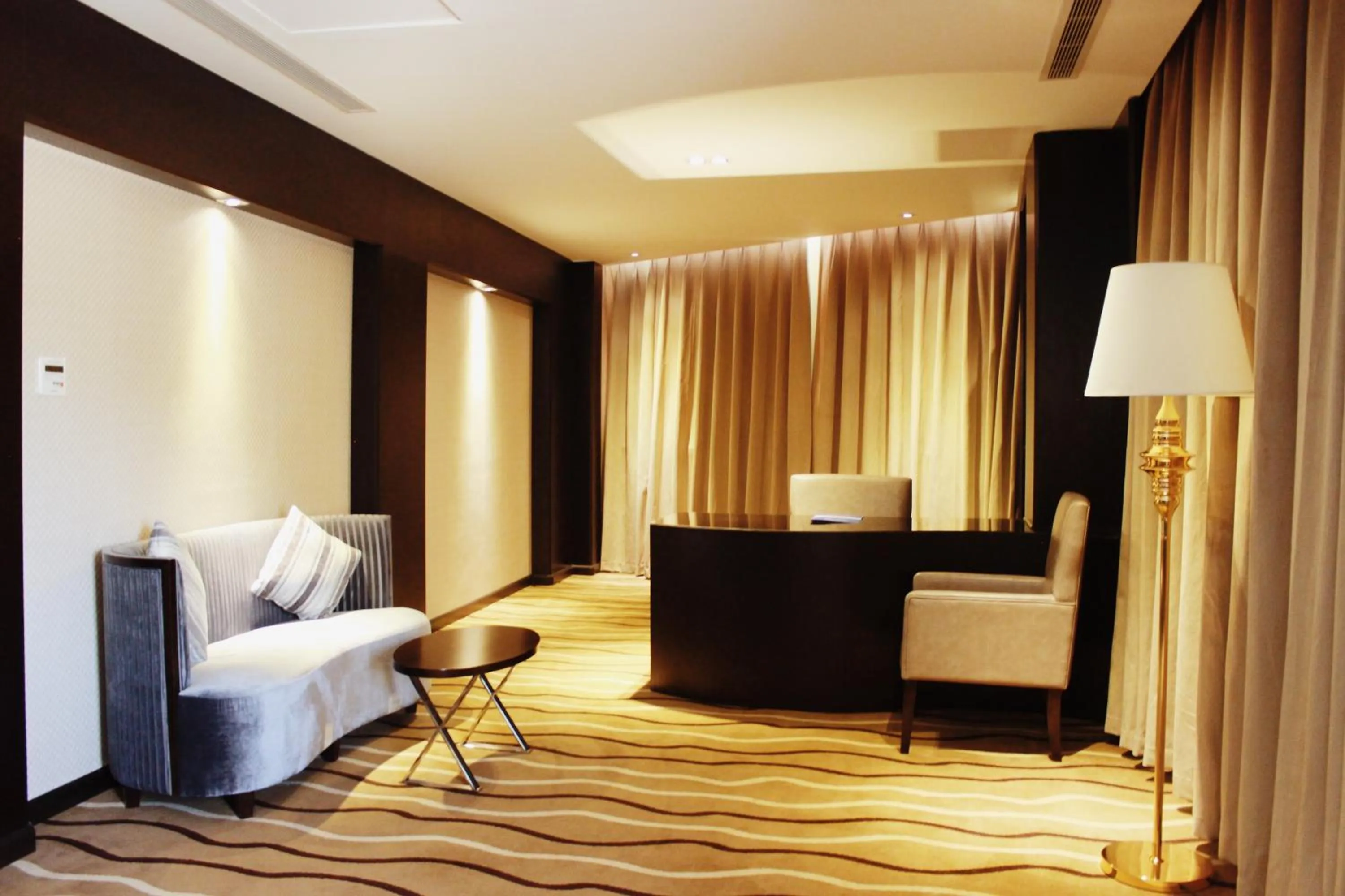 Property building, Bed in National Park Hotel