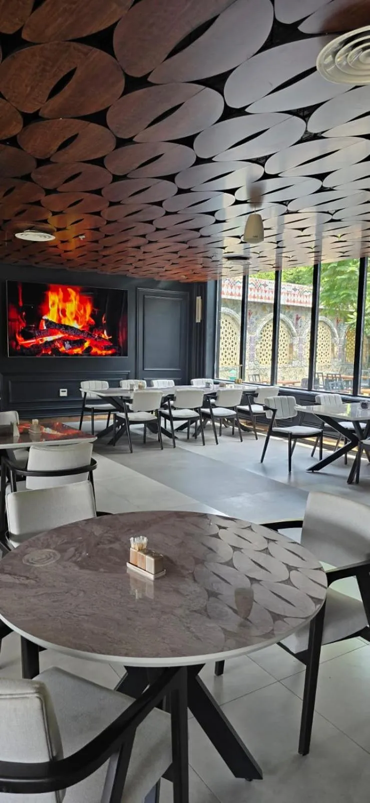 Restaurant/places to eat in National Park Hotel