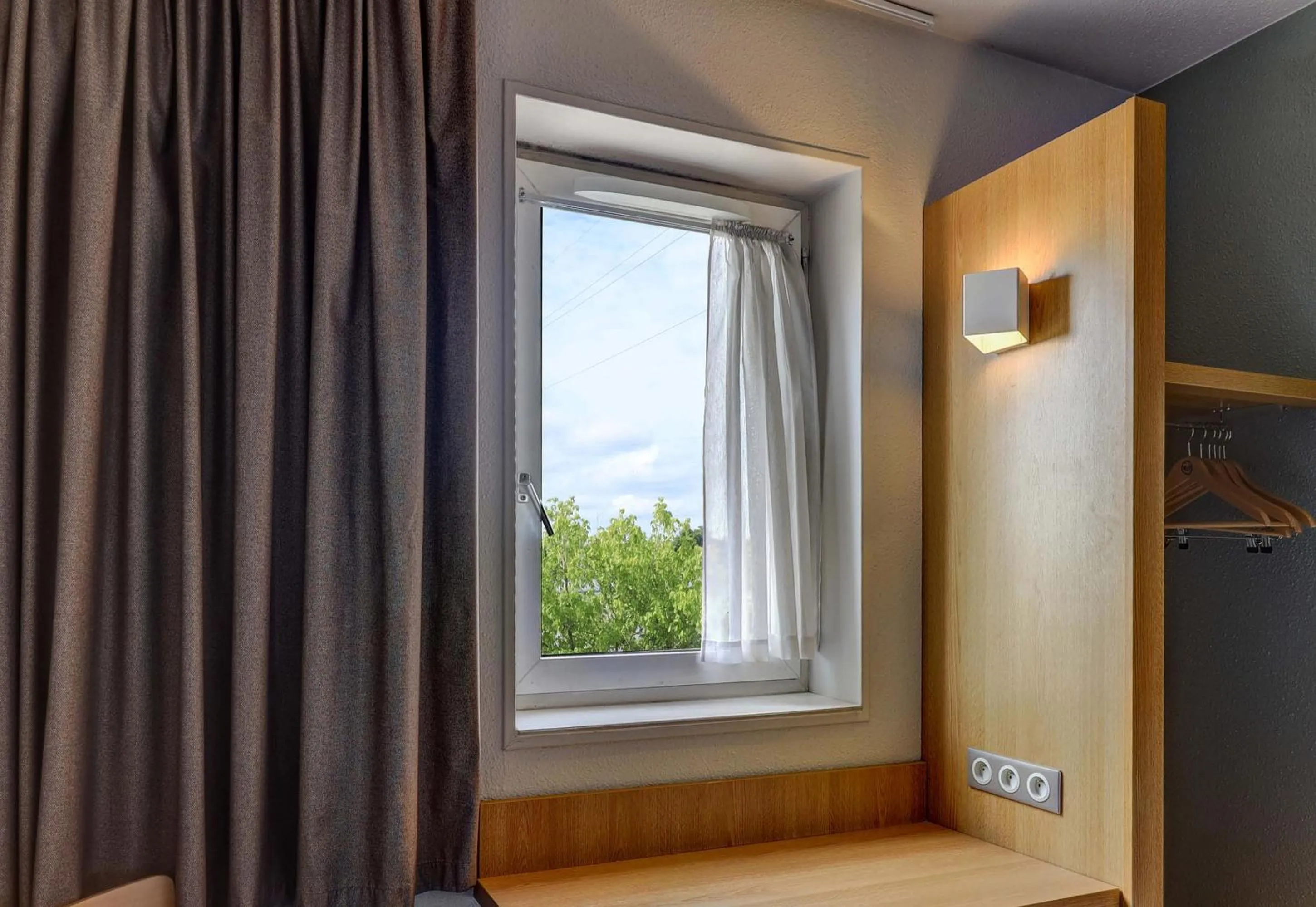 Decorative detail in B&B HOTEL Dijon Les Portes du Sud