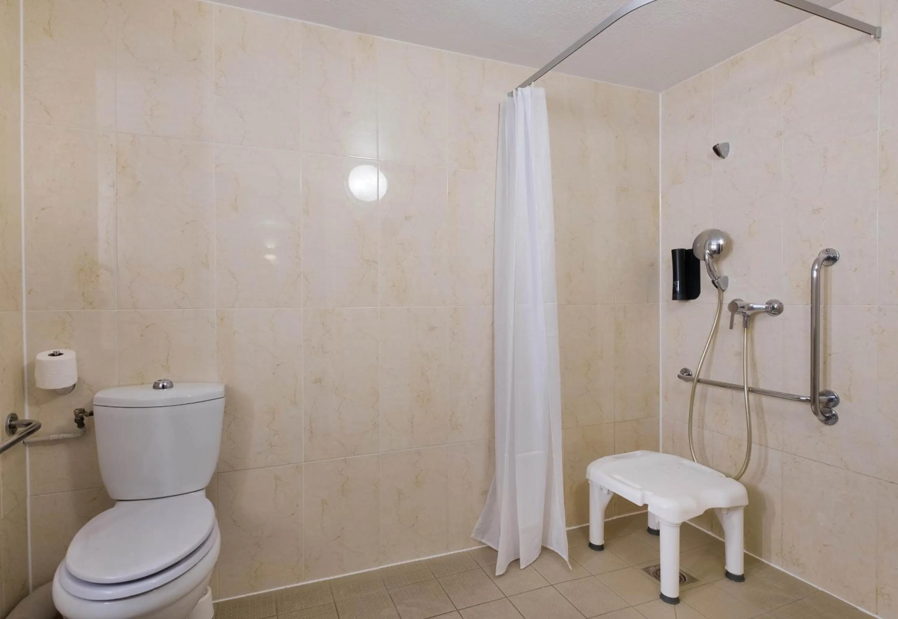 Bedroom in B&B HOTEL FREJUS Puget-sur-Argens