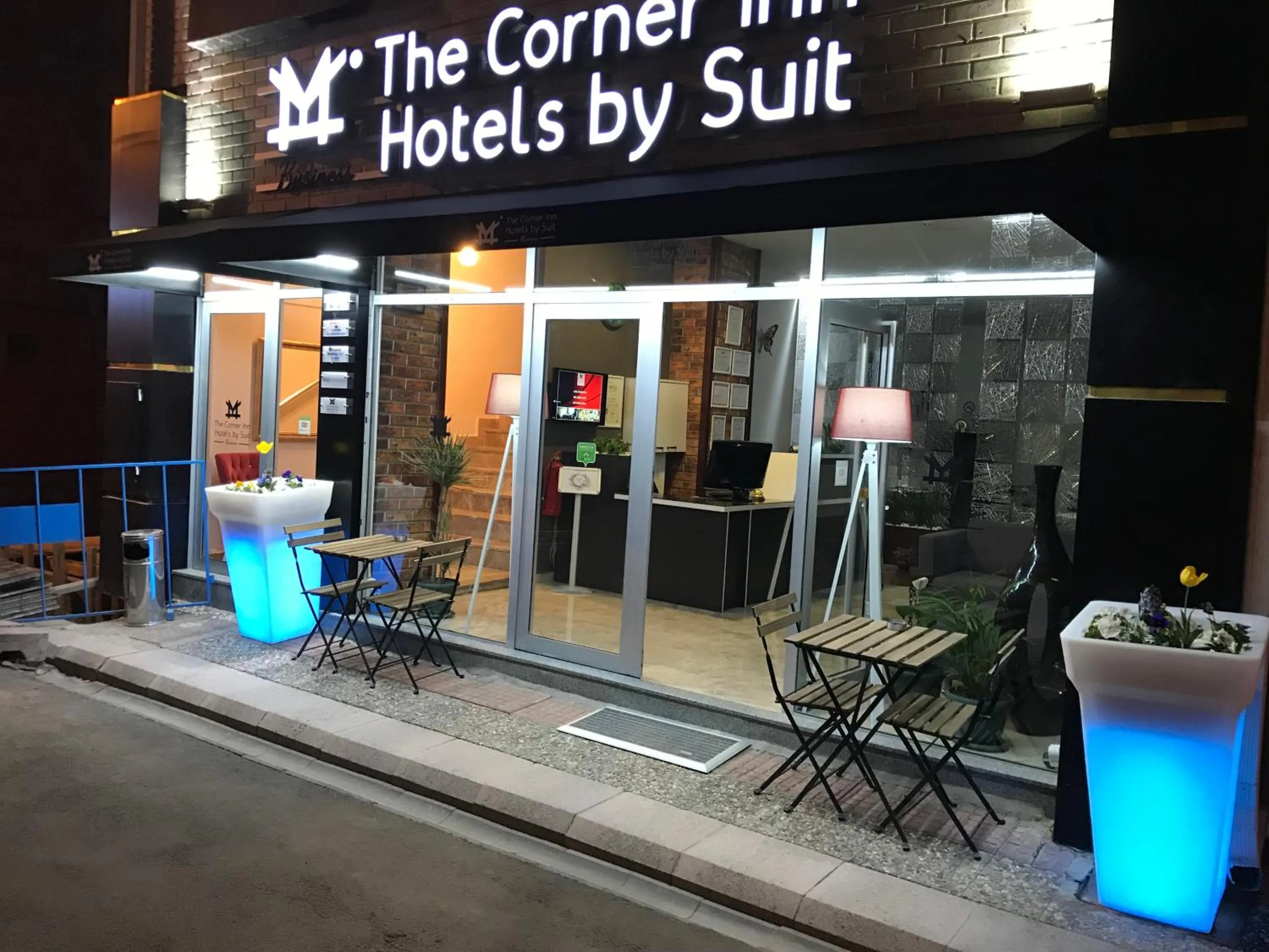 Facade/entrance in The Corner Inn Hotels By Suit