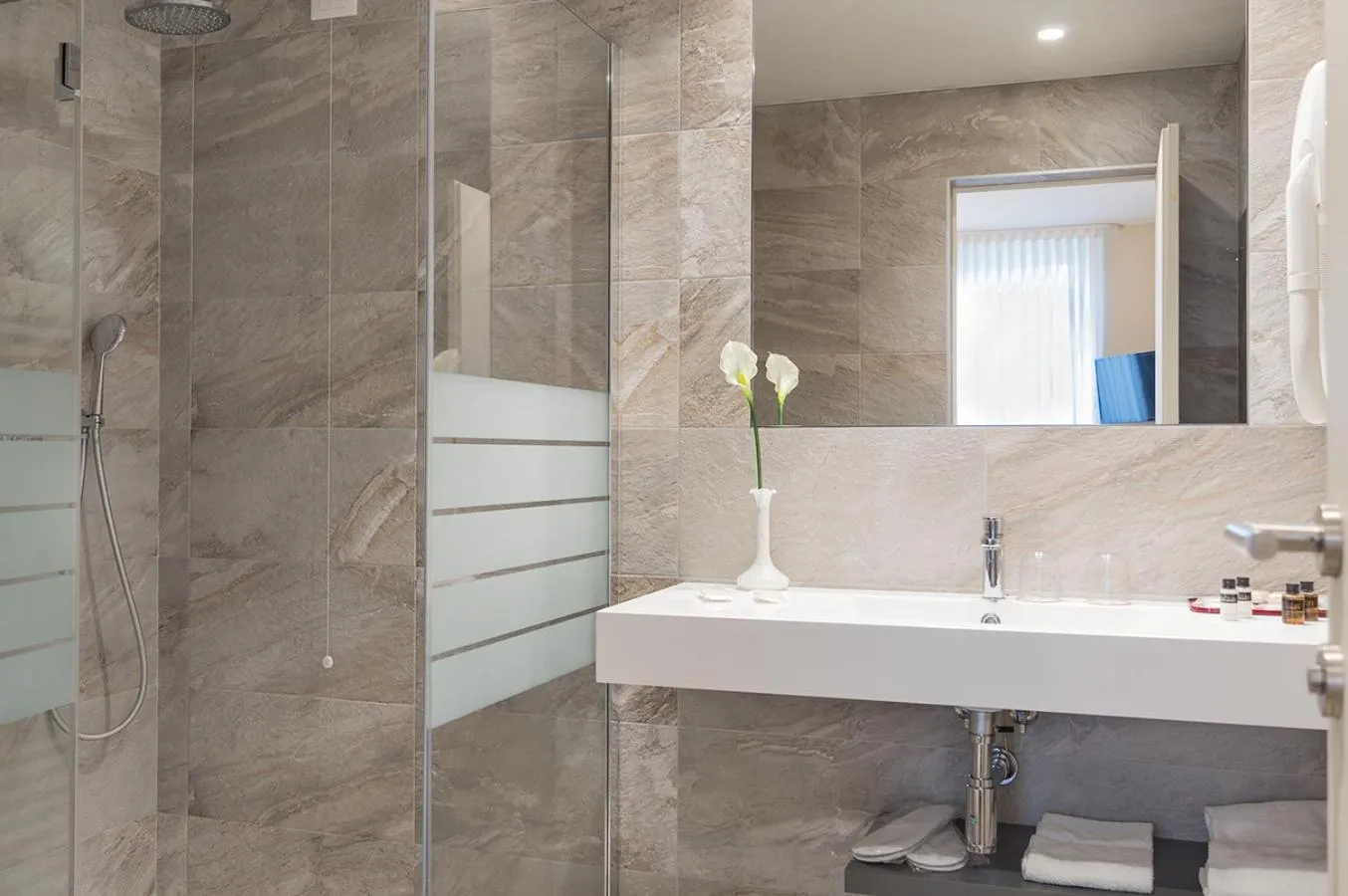 Bathroom in Hotel Alexander