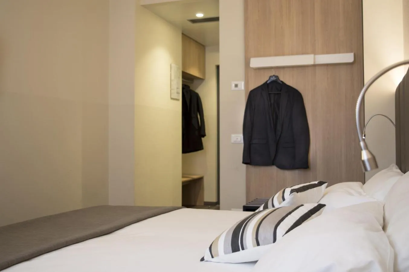 Bedroom, Bed in Hotel Alexander