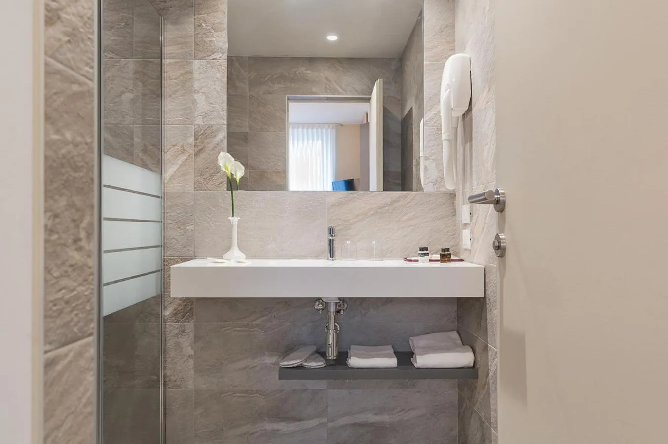 Bathroom in Hotel Alexander