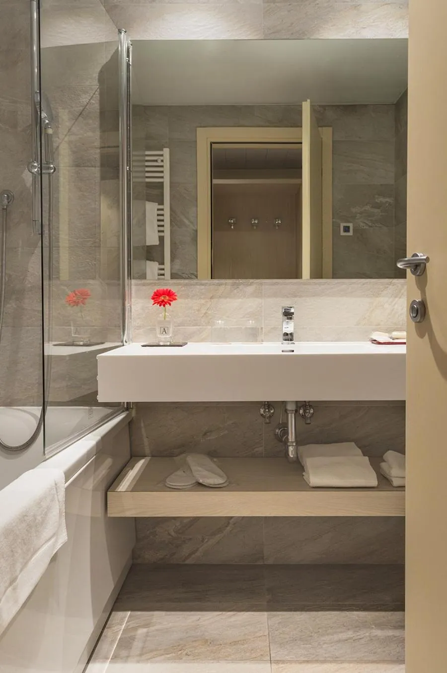 Bathroom in Hotel Alexander