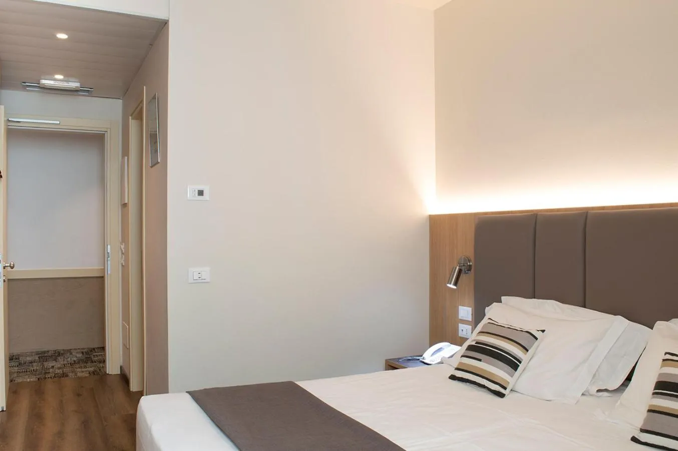 Bedroom, Bed in Hotel Alexander