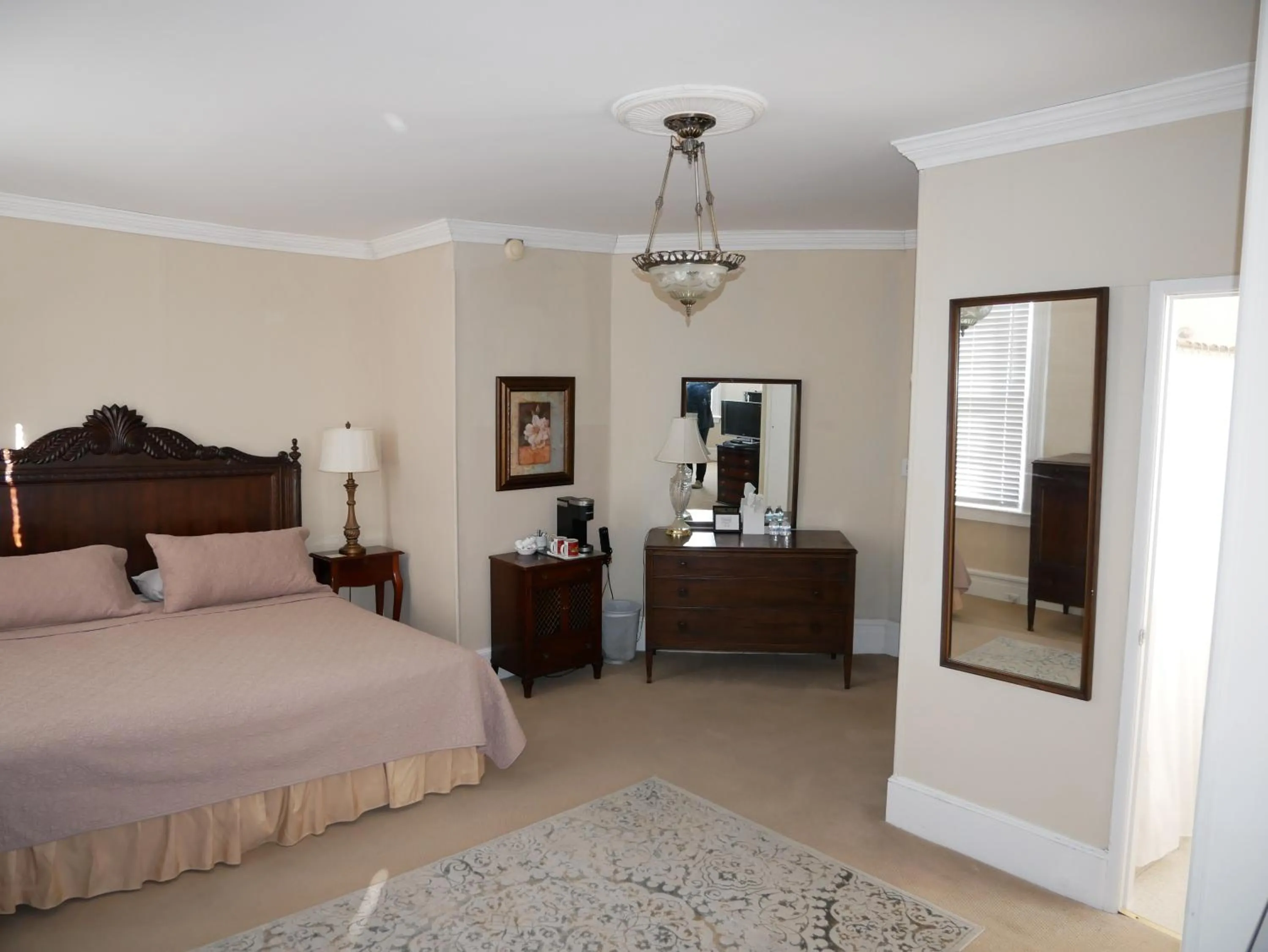 Photo of the whole room, Bed in Turkey Hill Inn