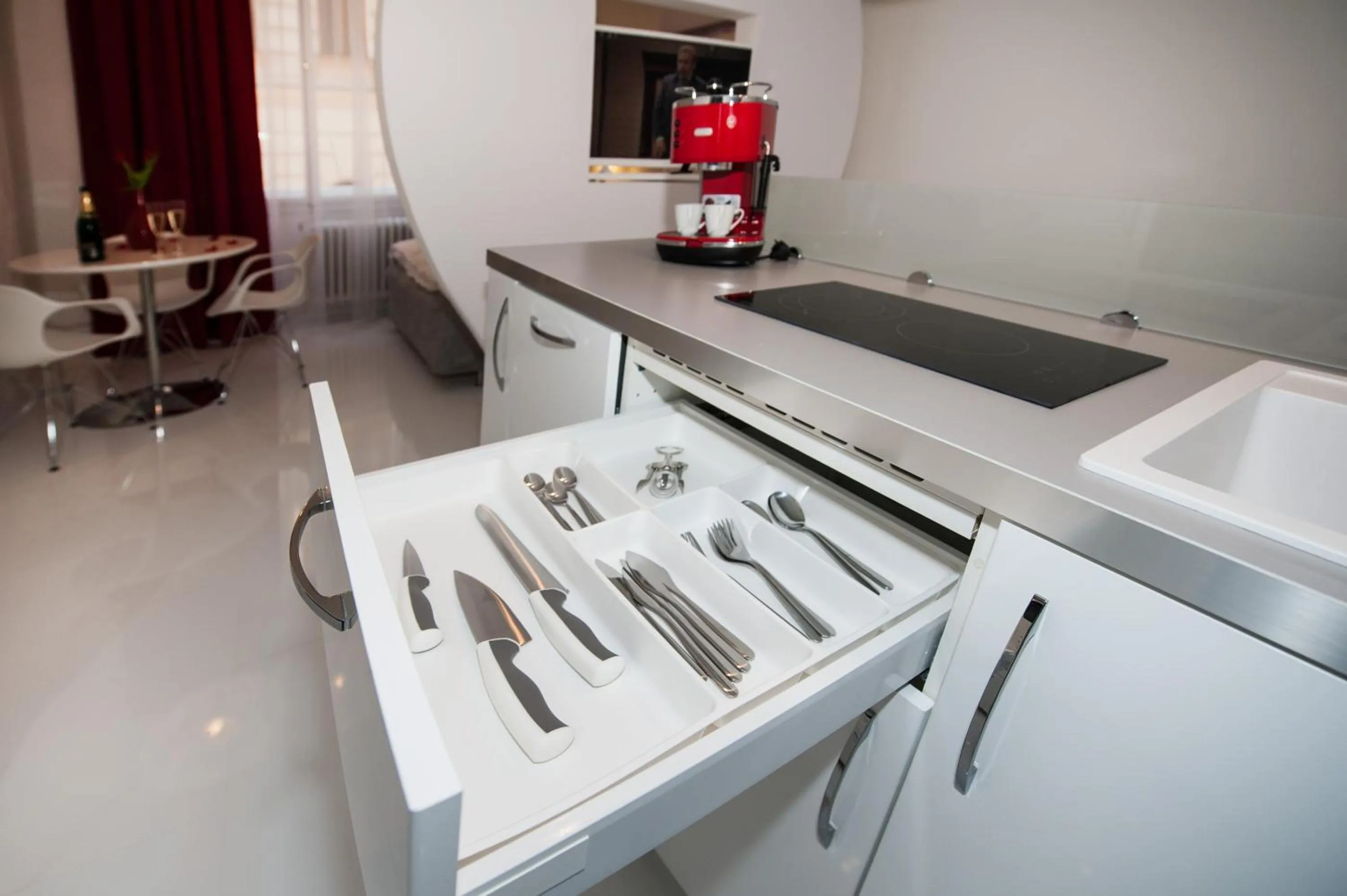 Coffee/tea facilities in Honeymoon Ruterra studio
