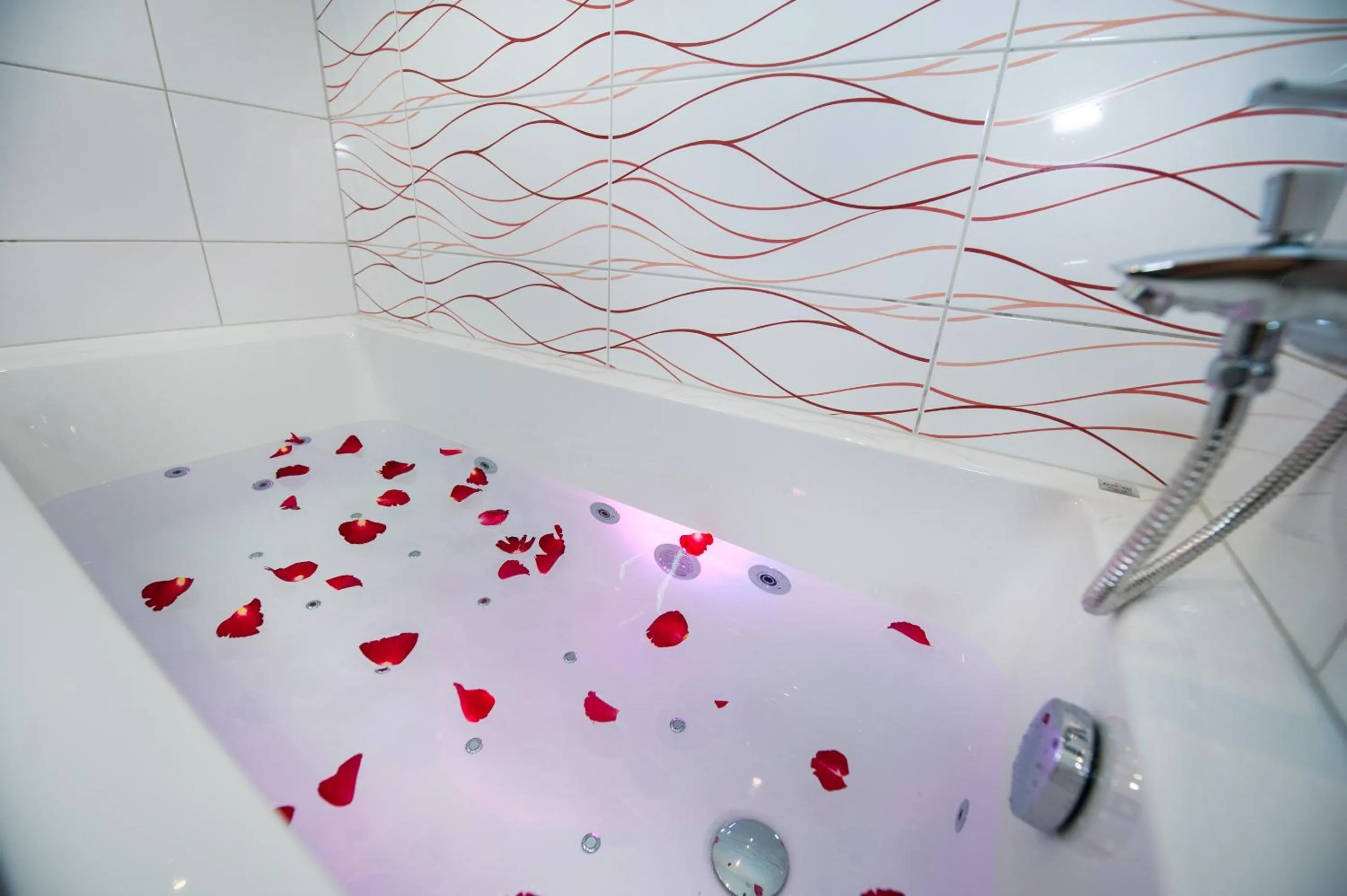 Decorative detail in Honeymoon Ruterra studio