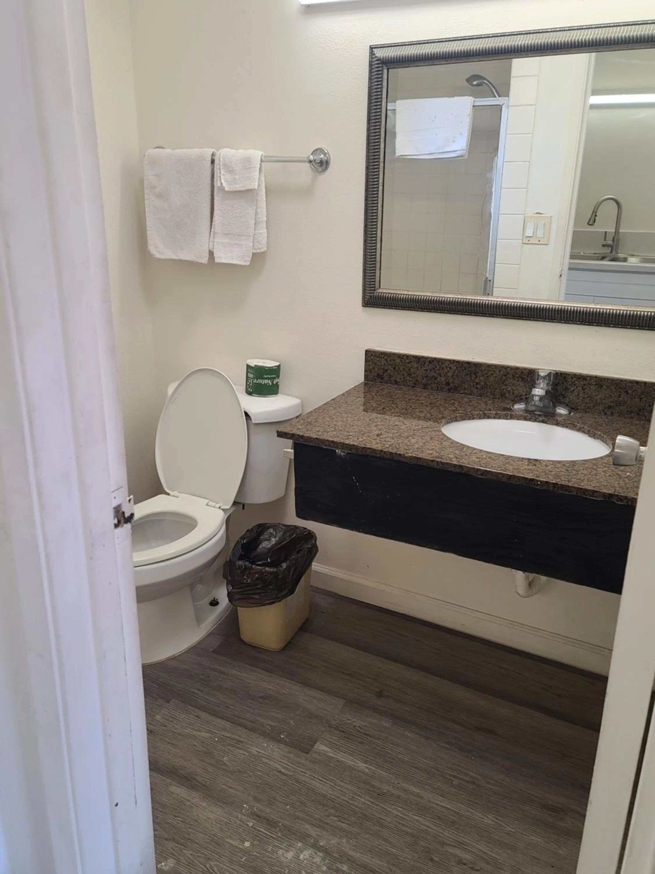 Relax Inn And Suites