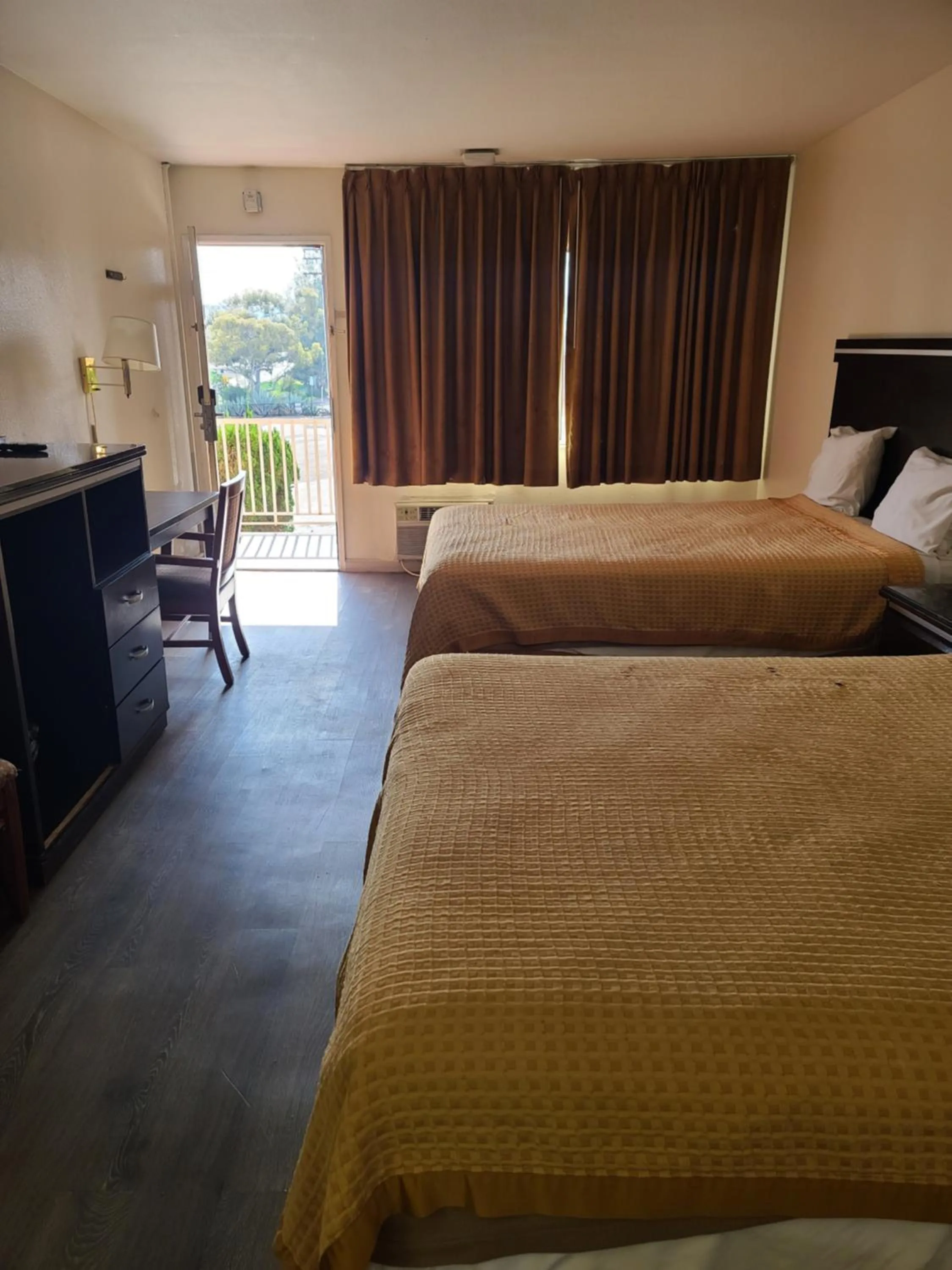 Relax Inn And Suites