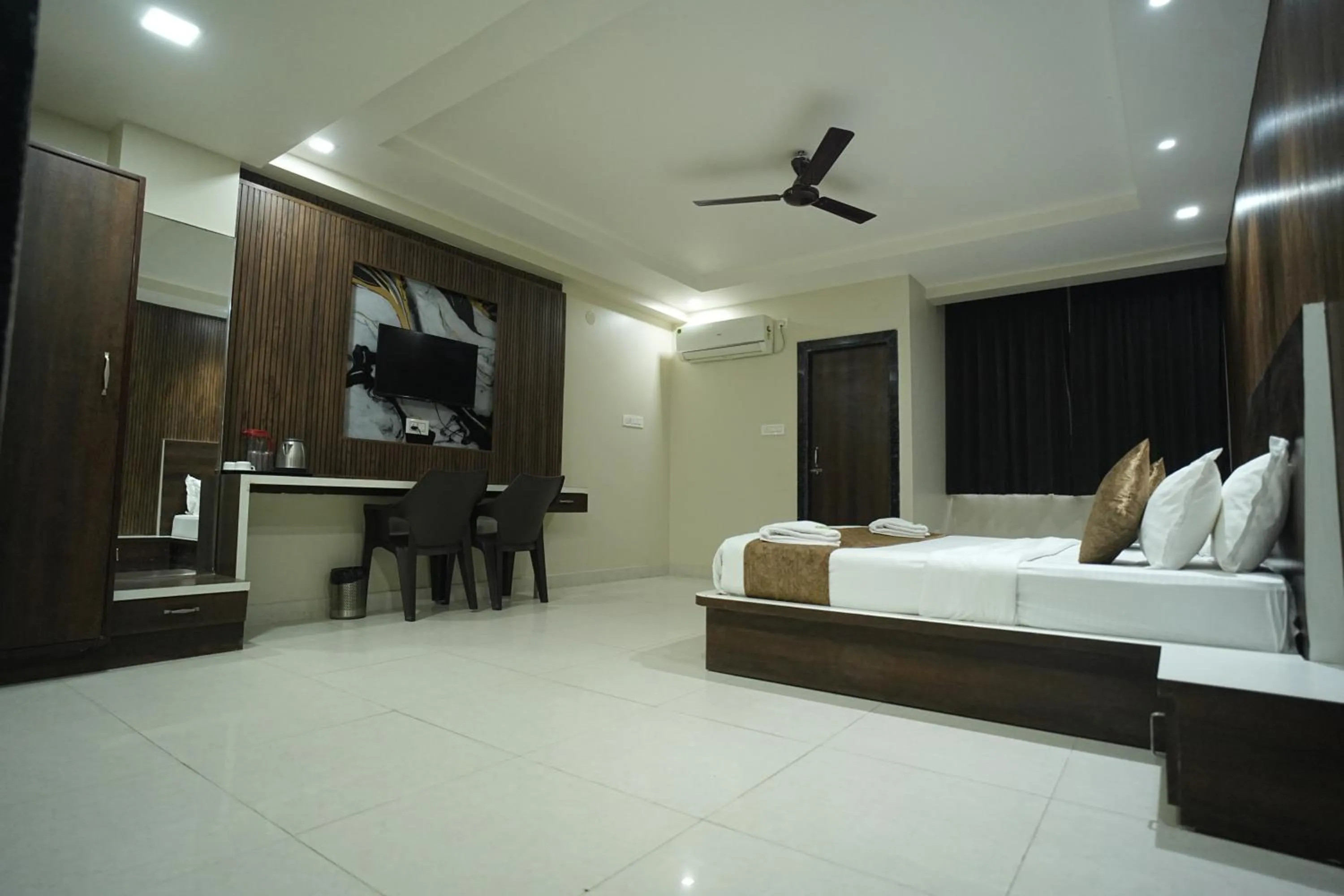 Bed in Hotel Jay Palace