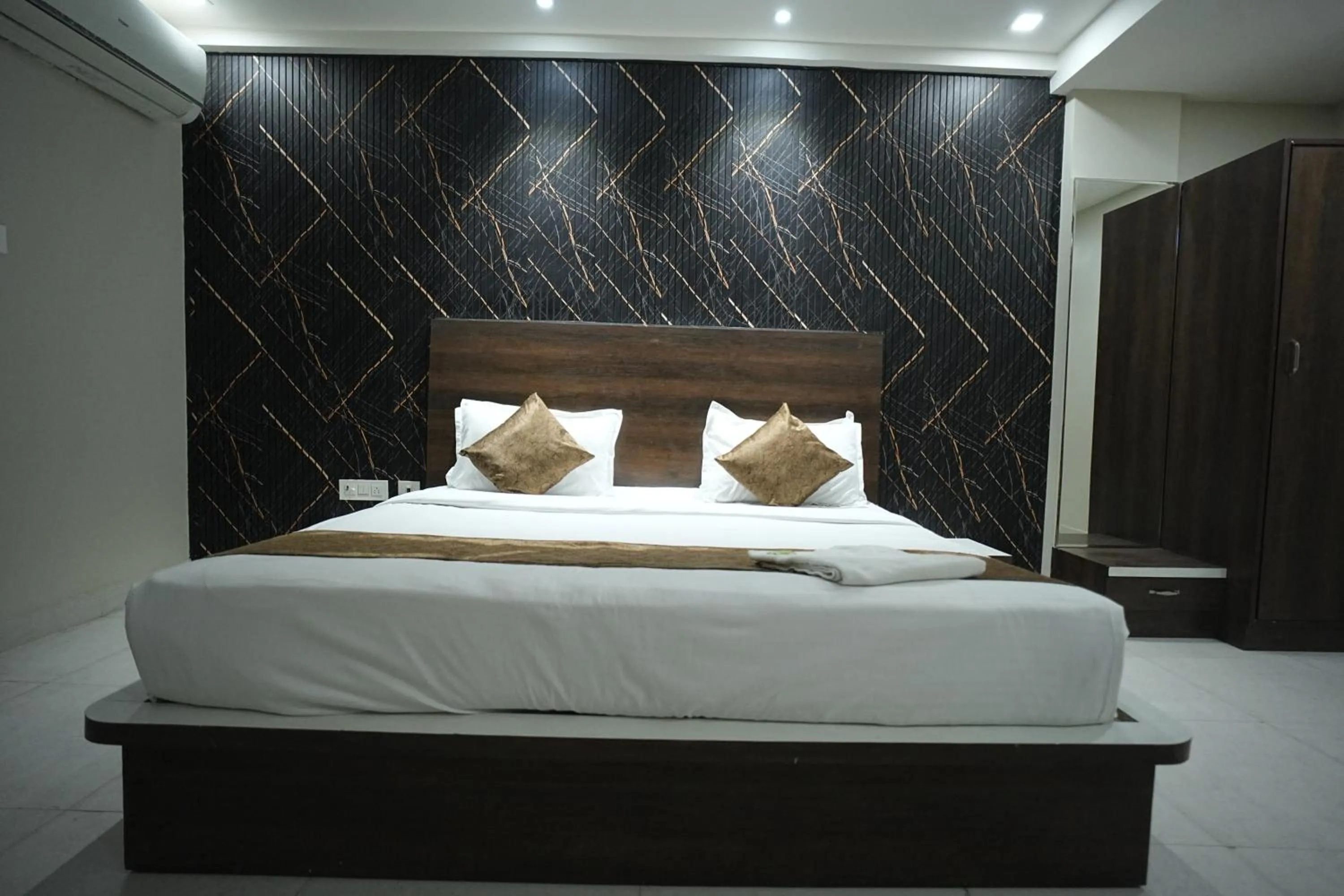 Bed in Hotel Jay Palace