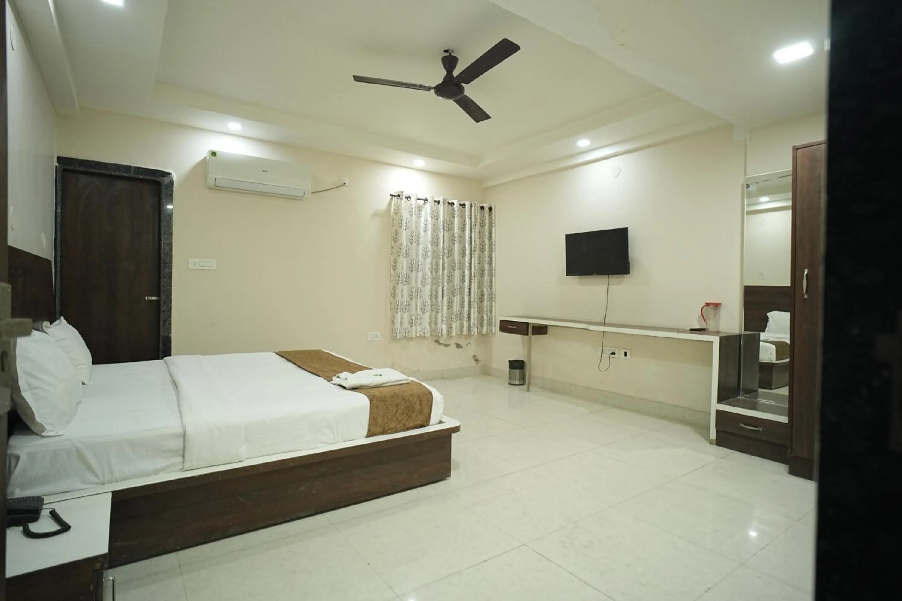 Bed in Hotel Jay Palace
