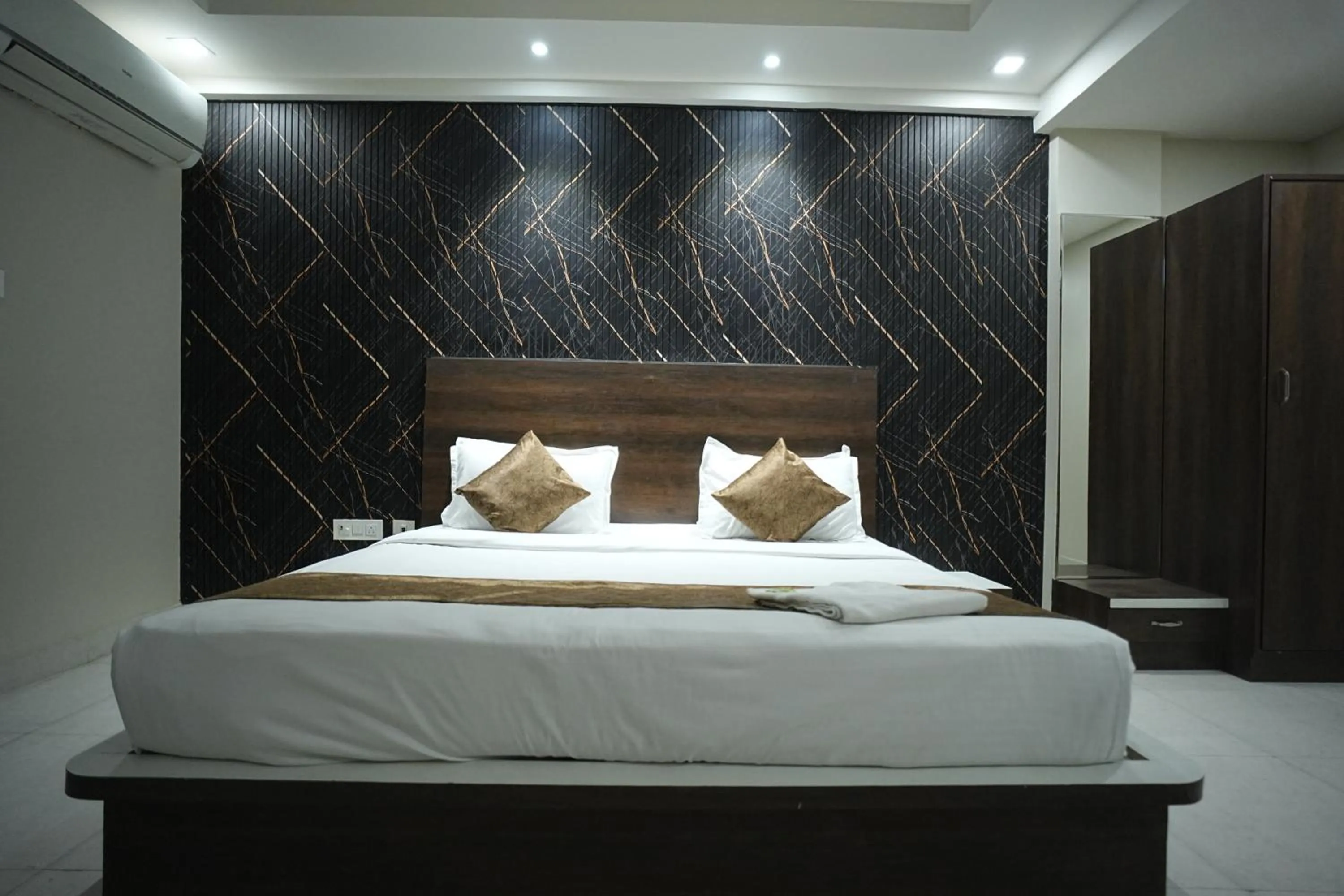Bed in Hotel Jay Palace