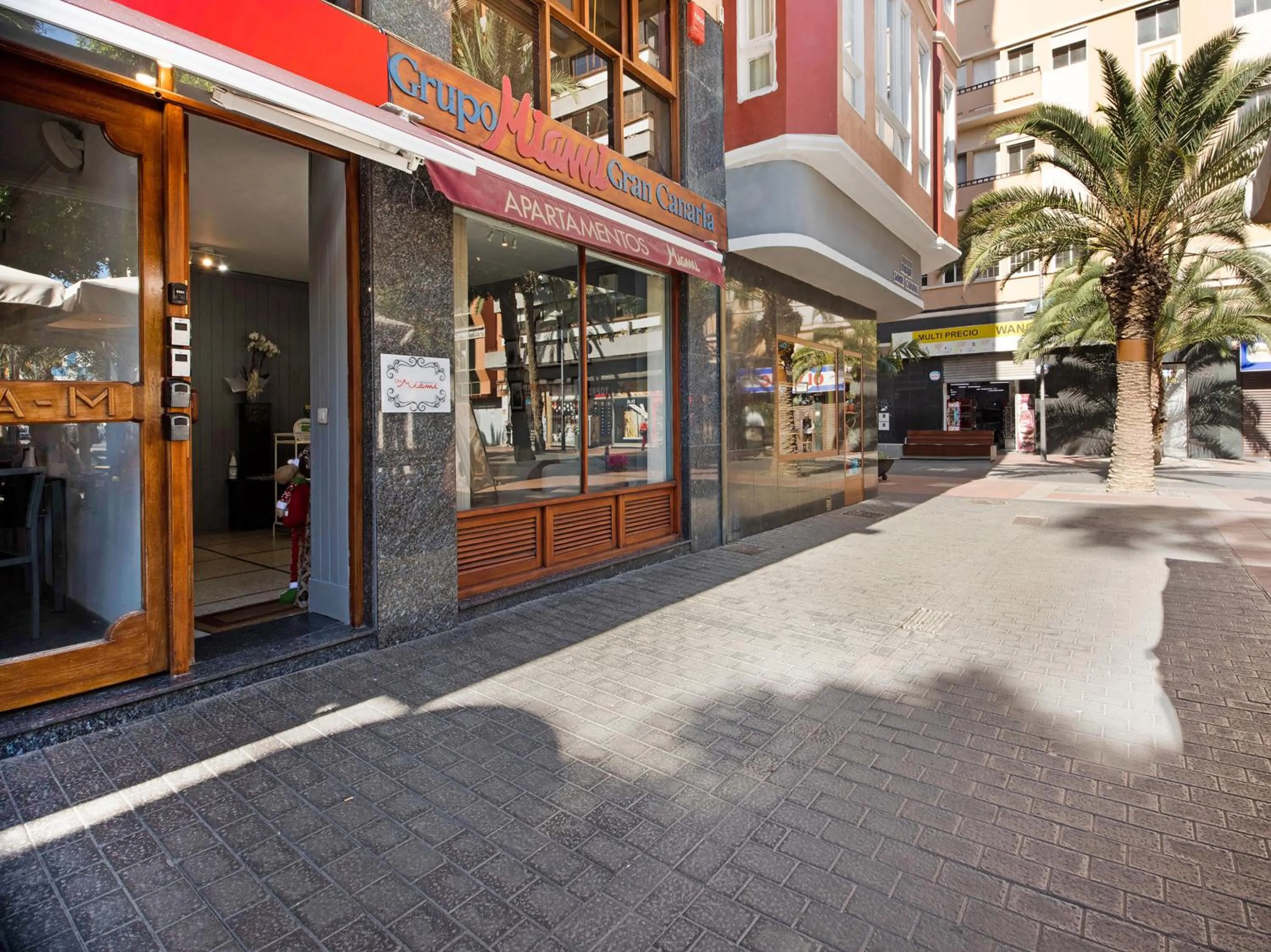 Facade/entrance in Miami Santa Catalina