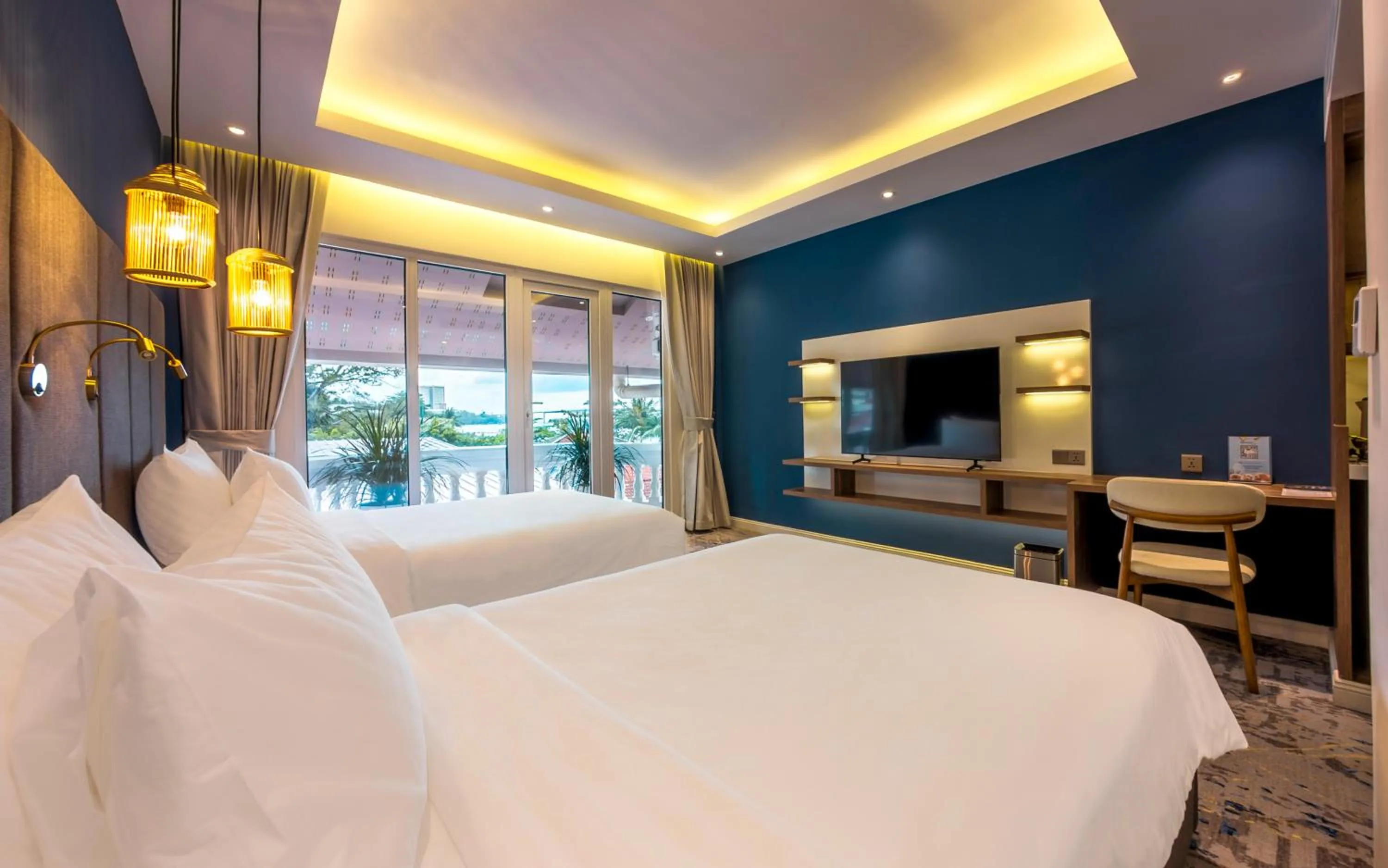 Bedroom, Bed in Queenco Hotel & Casino