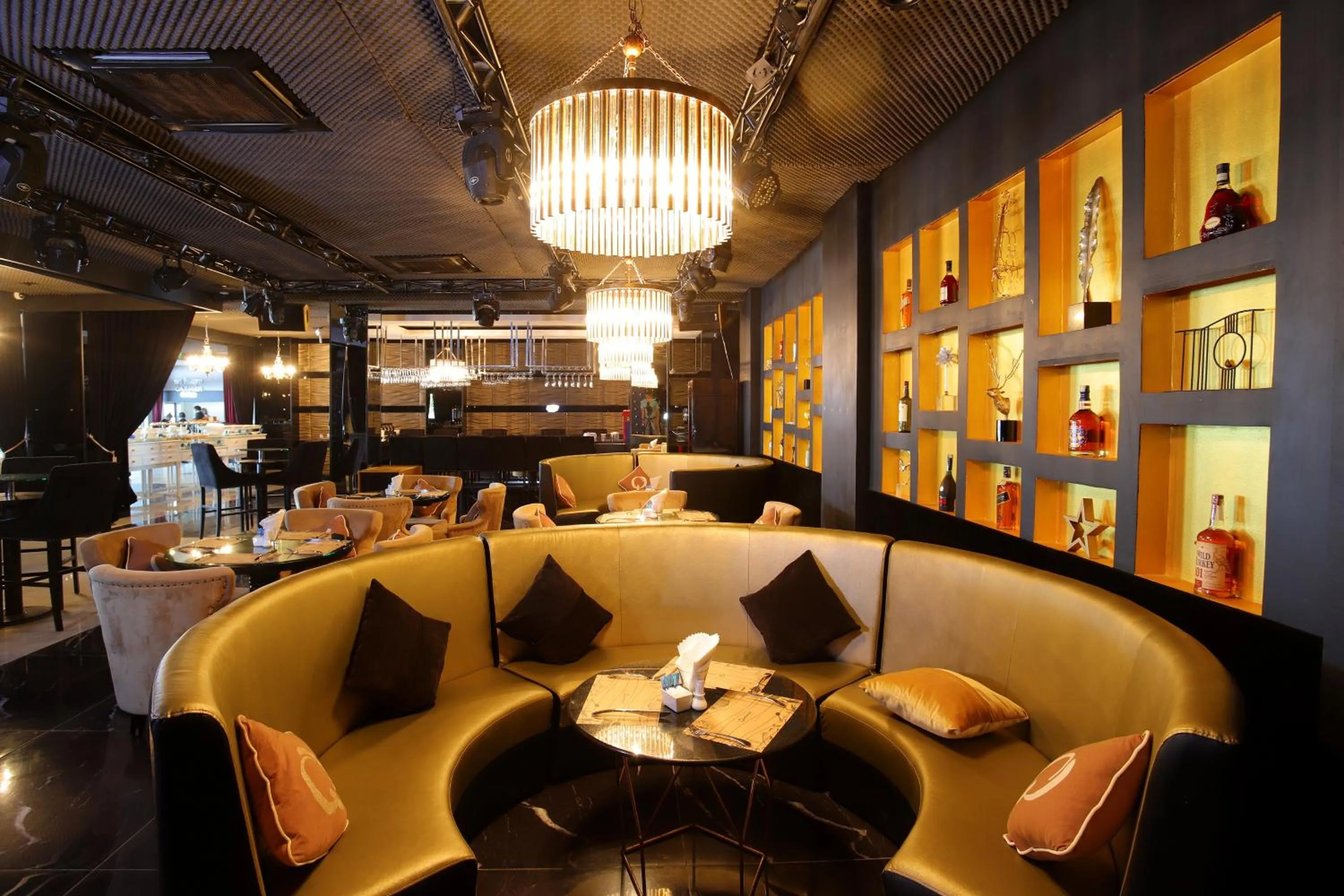 Restaurant/places to eat in Queenco Hotel & Casino