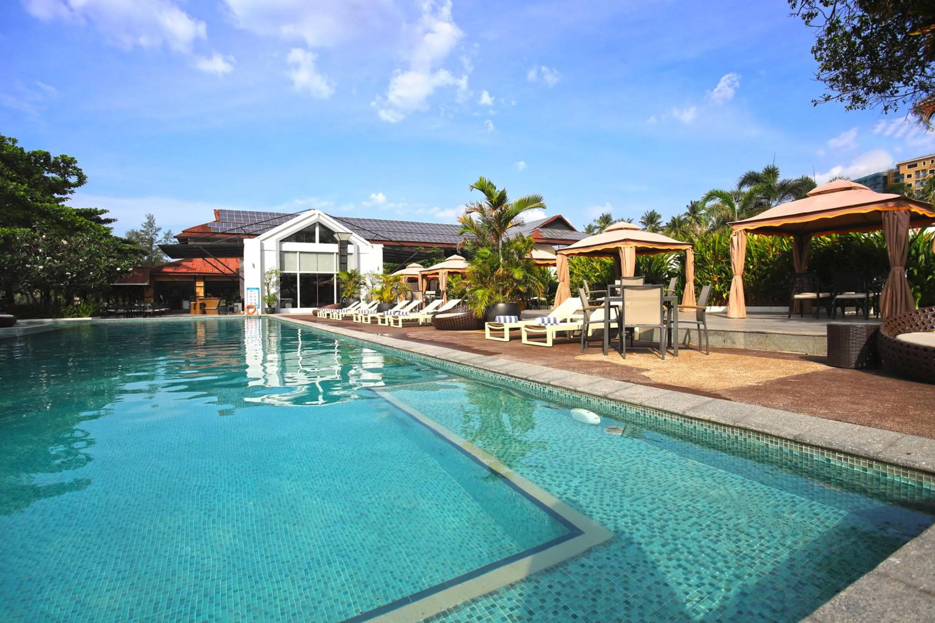 Swimming pool in Queenco Hotel & Casino