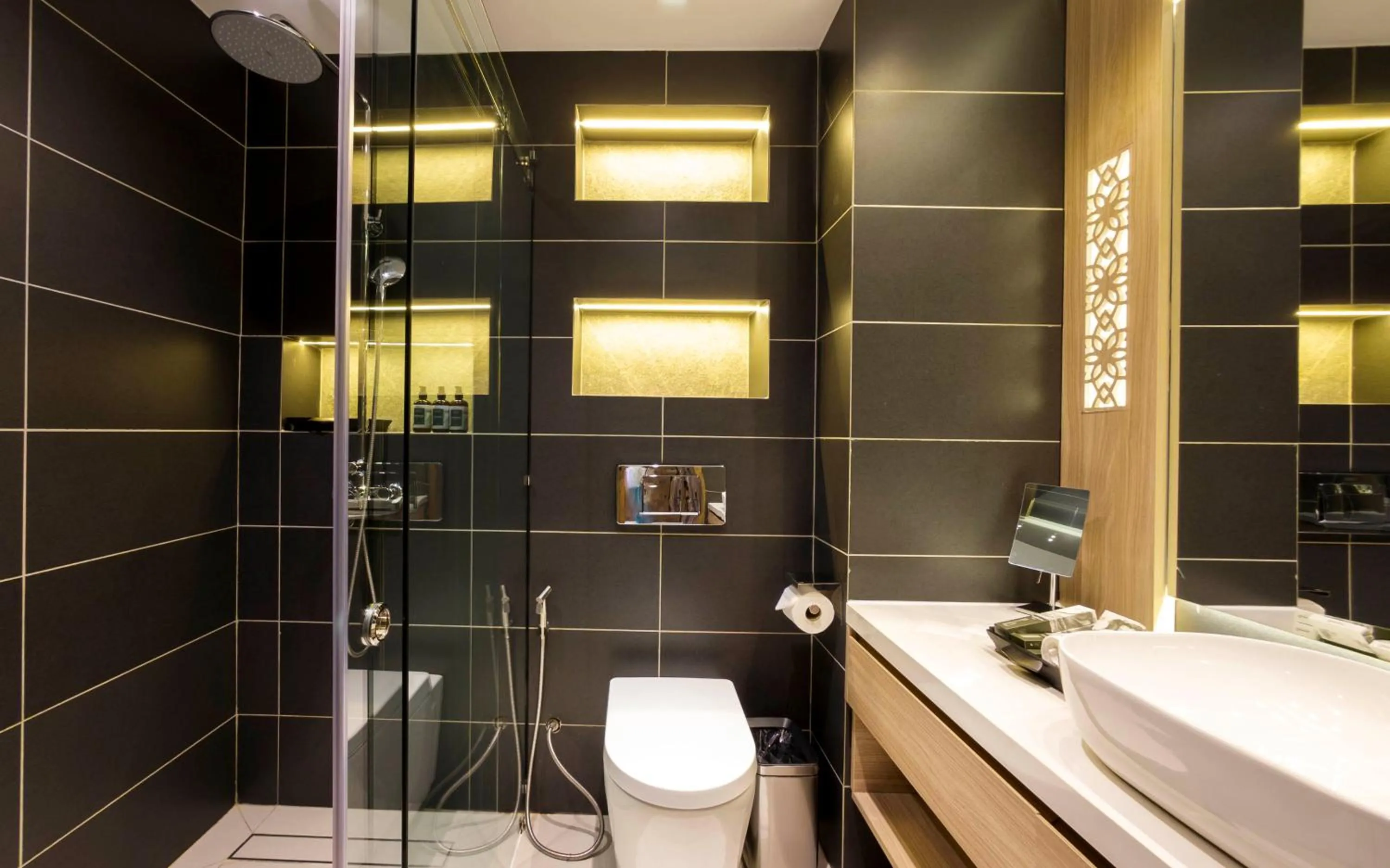 Shower in Queenco Hotel & Casino