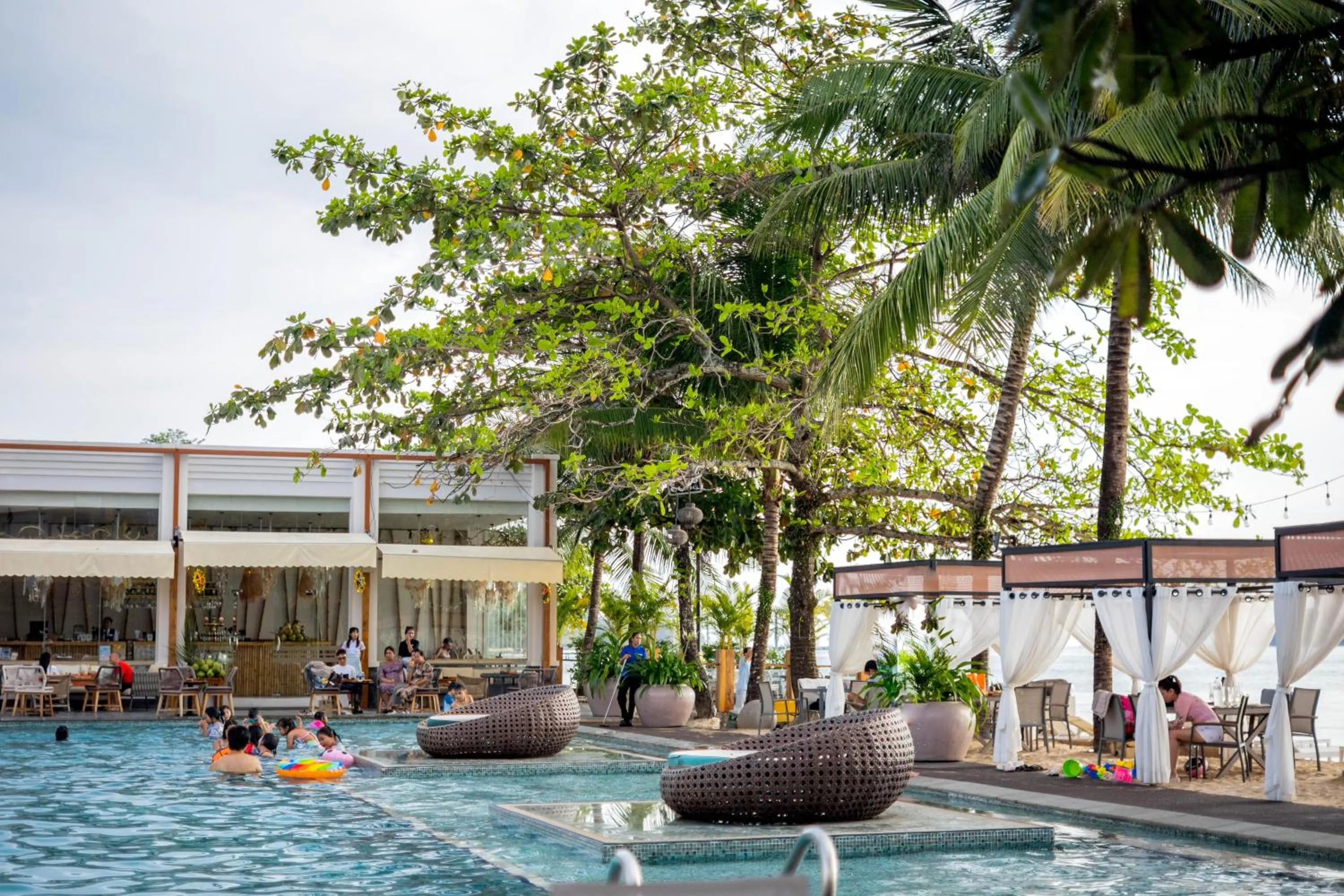 Swimming pool in Queenco Hotel & Casino