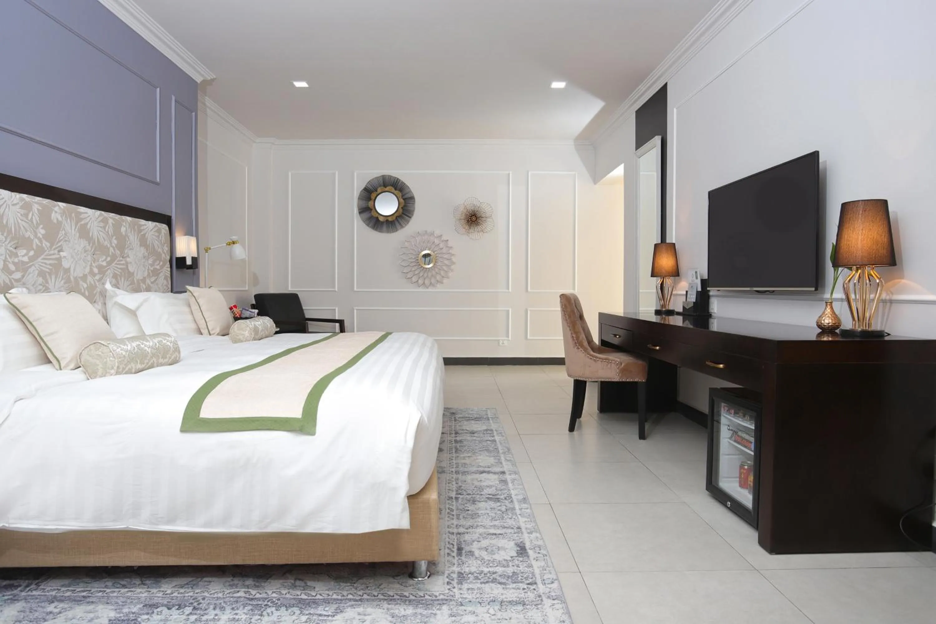 TV and multimedia, Bed in Queenco Hotel & Casino