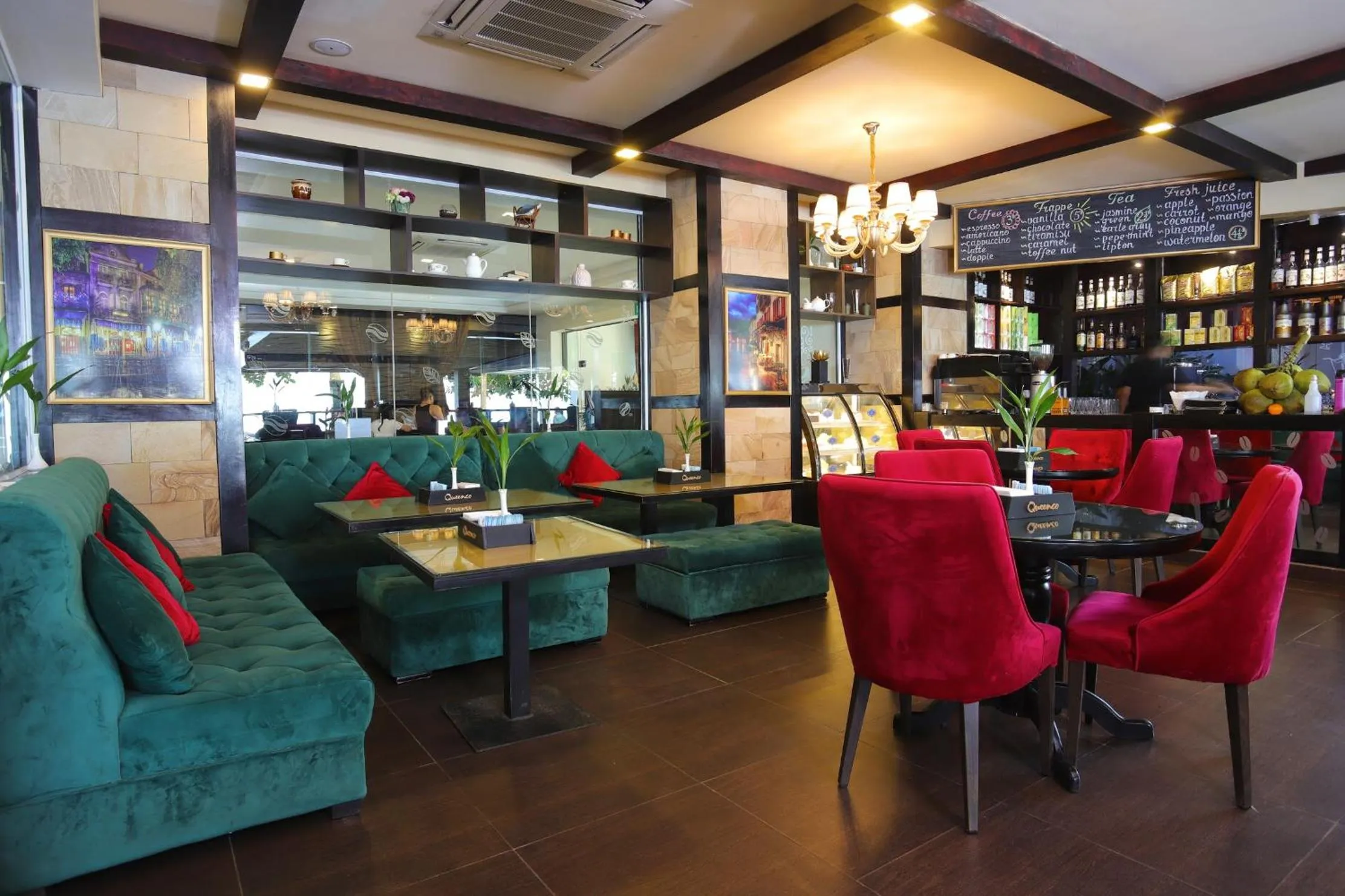 Lounge or bar in Queenco Hotel & Casino