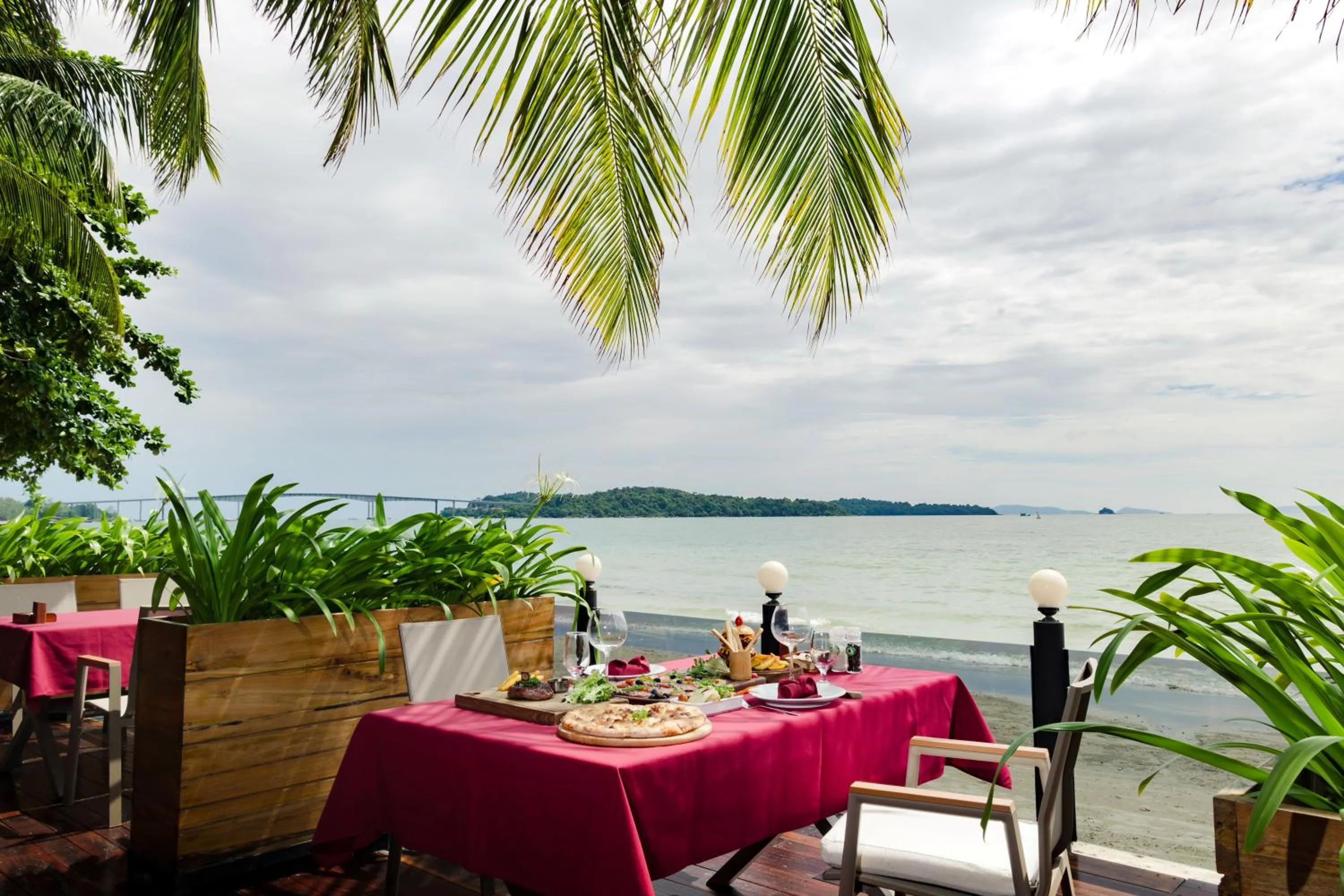 Restaurant/places to eat in Queenco Hotel & Casino