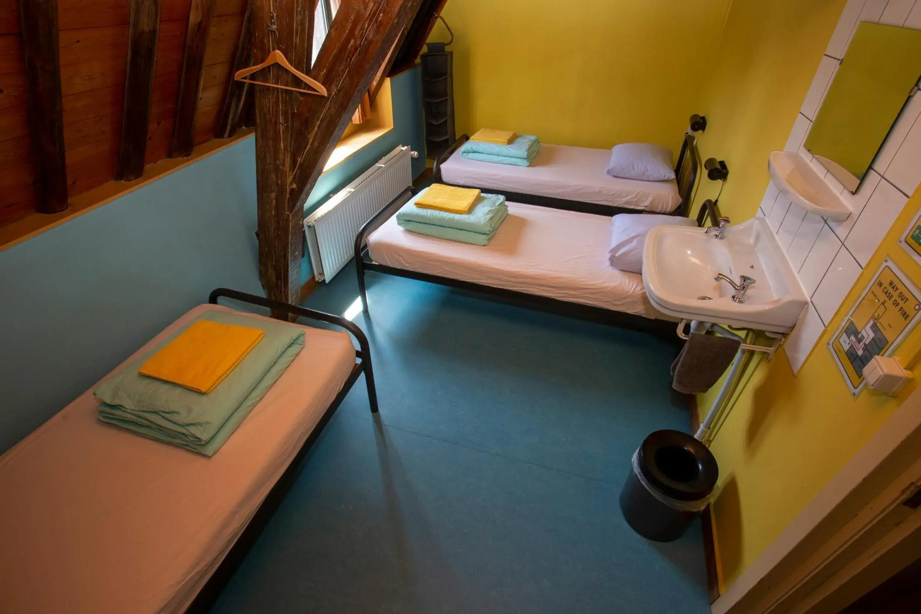 Basic Triple Room with Shared Bathroom in Strowis Hostel Basic Triple Room with Shared Bathroom in Strowis Hostel