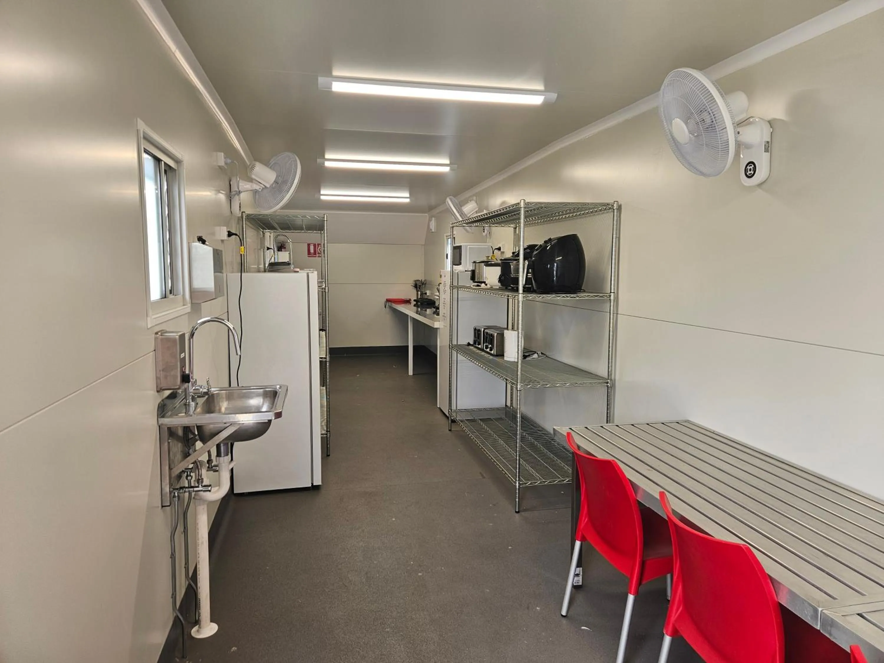 Communal kitchen in AAOK Riverdale Caravan Park