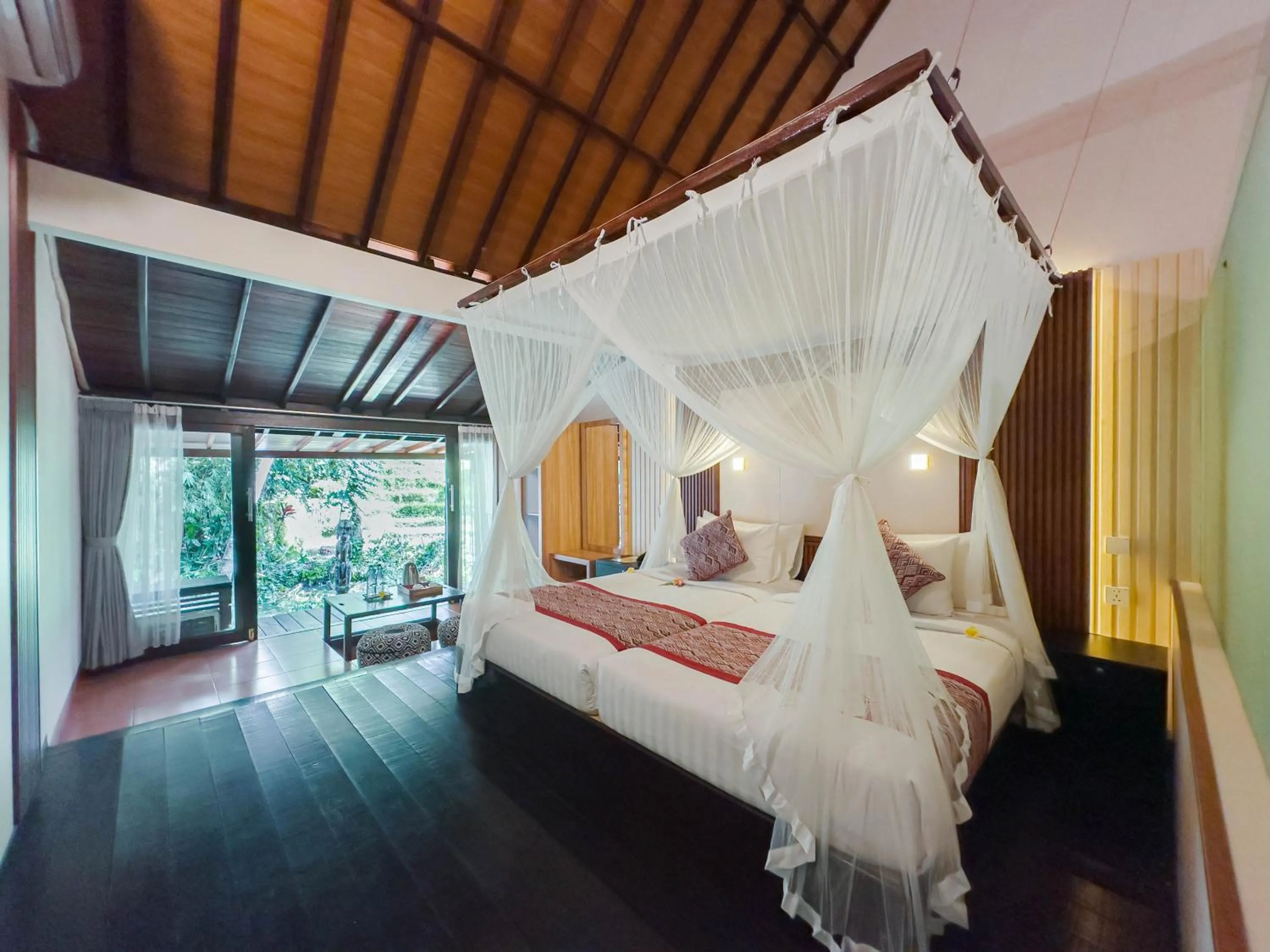 Bedroom, Bed in Ubud Sari Health Resort