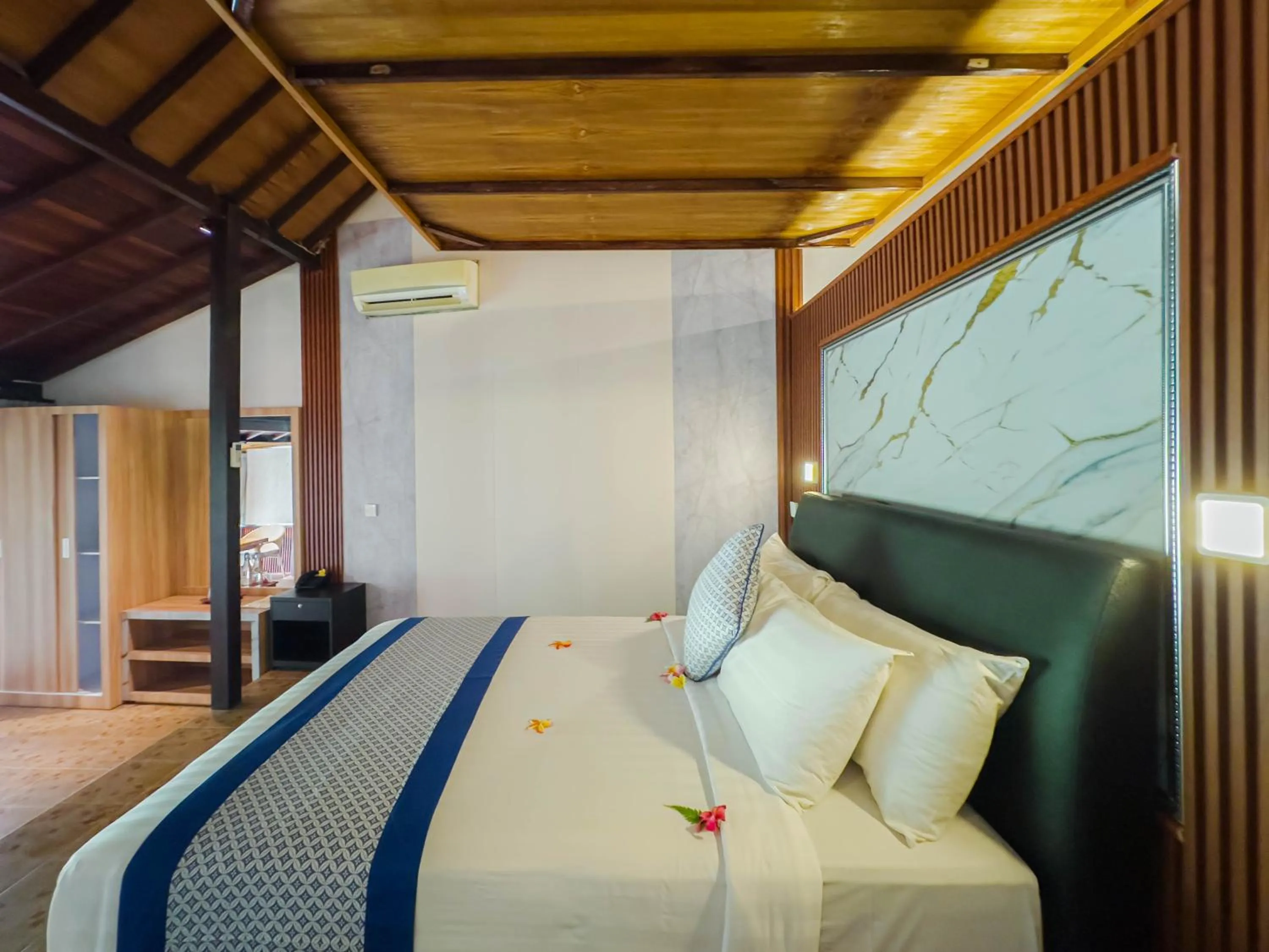 Bedroom, Bed in Ubud Sari Health Resort