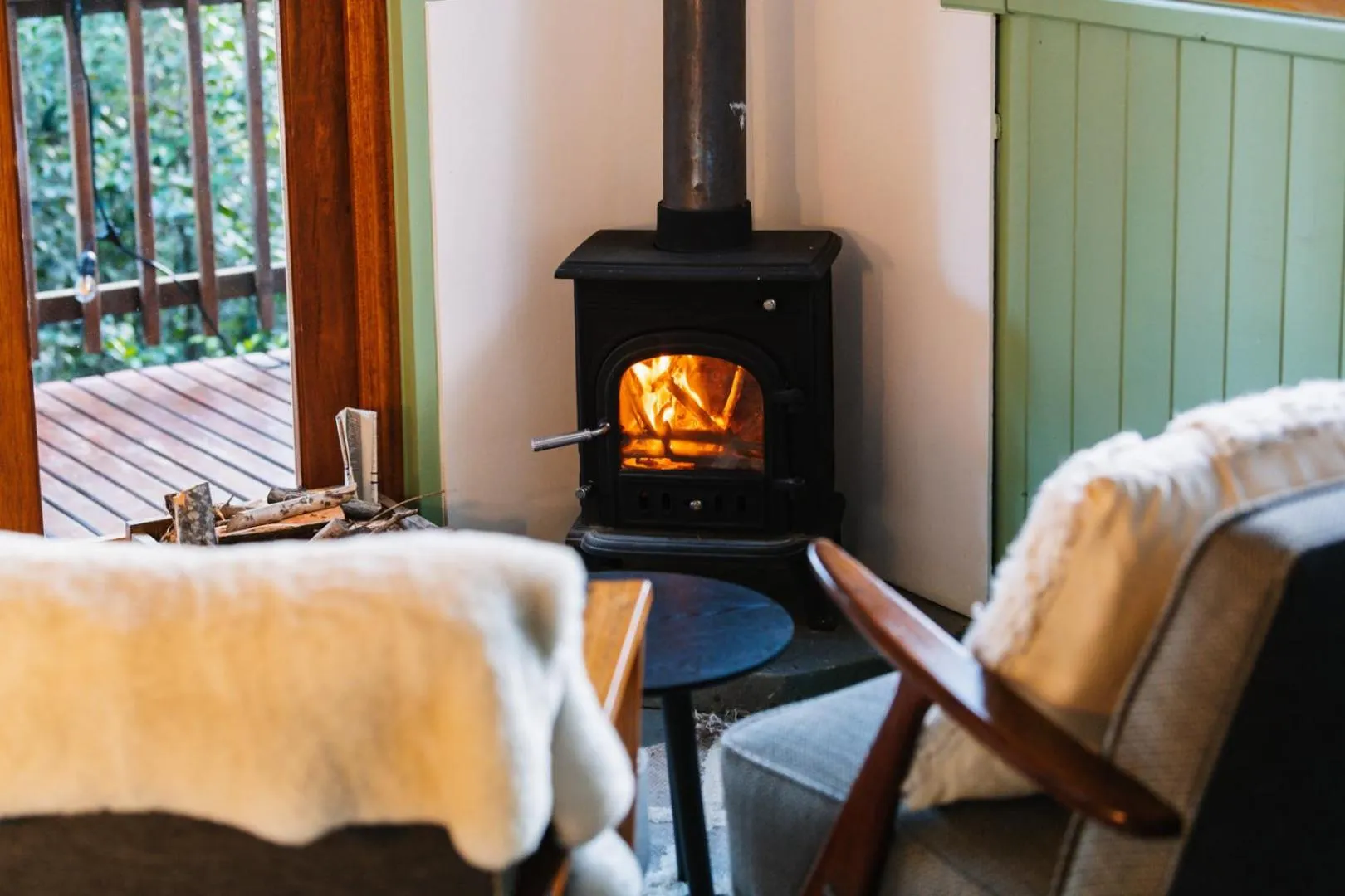 Living room in Moonshine on Whiskey Creek