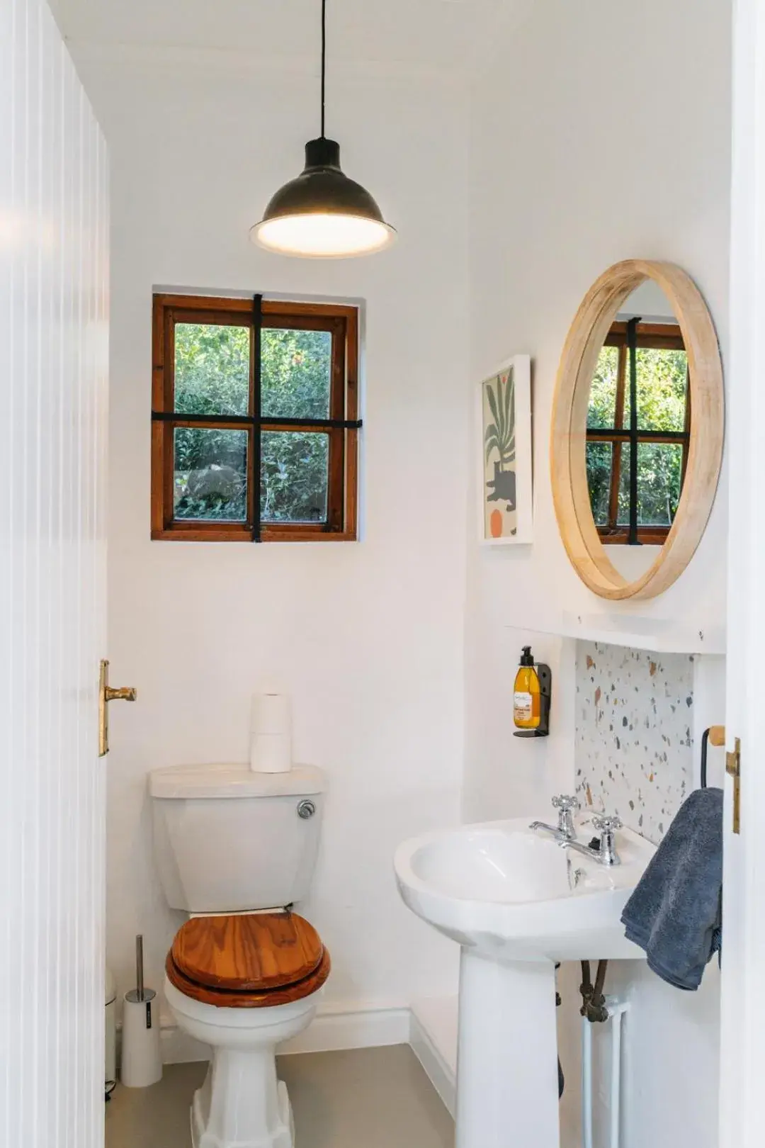 Family Cottage in Moonshine on Whiskey Creek Family Cottage in Moonshine on Whiskey Creek