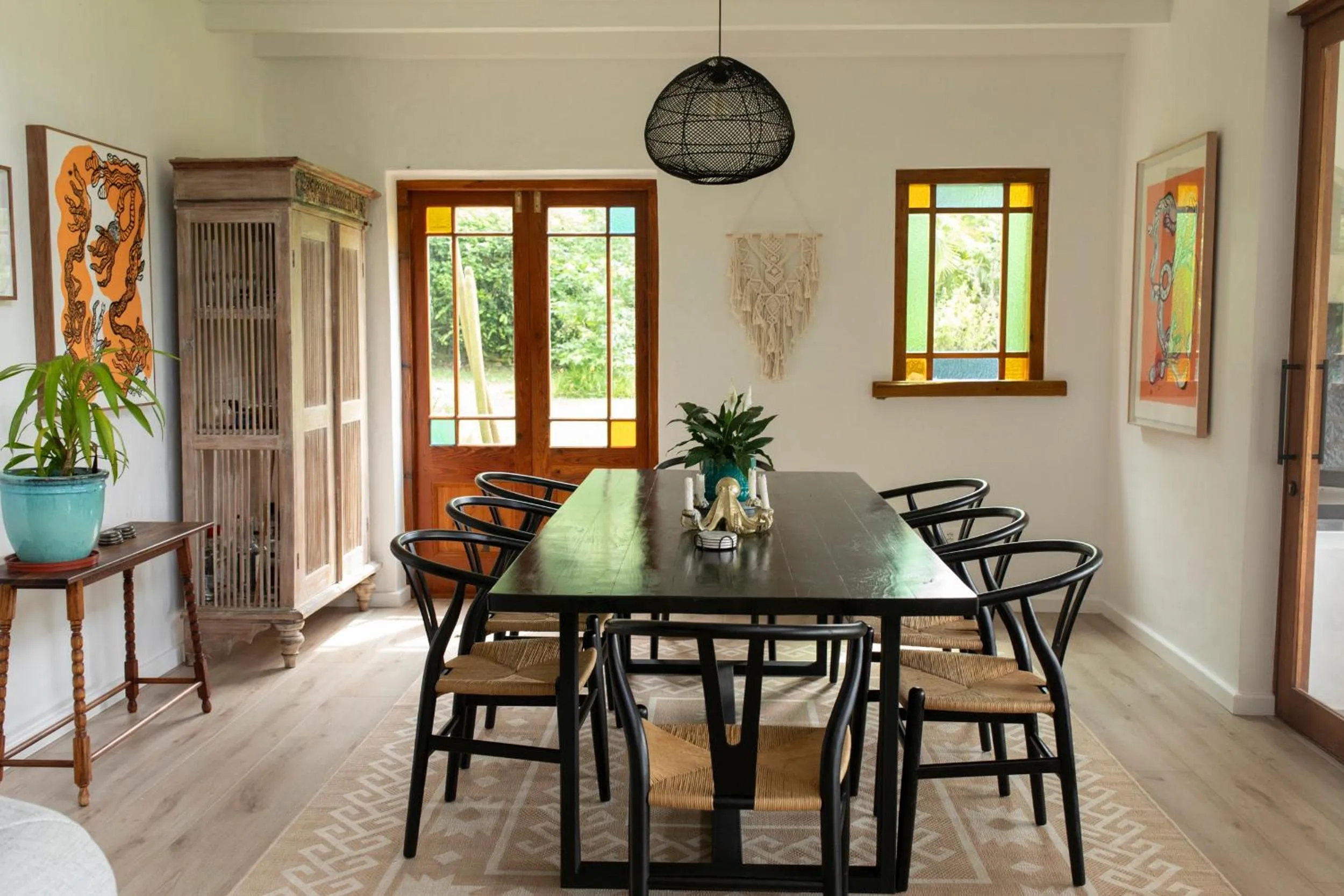 Living room in Moonshine on Whiskey Creek