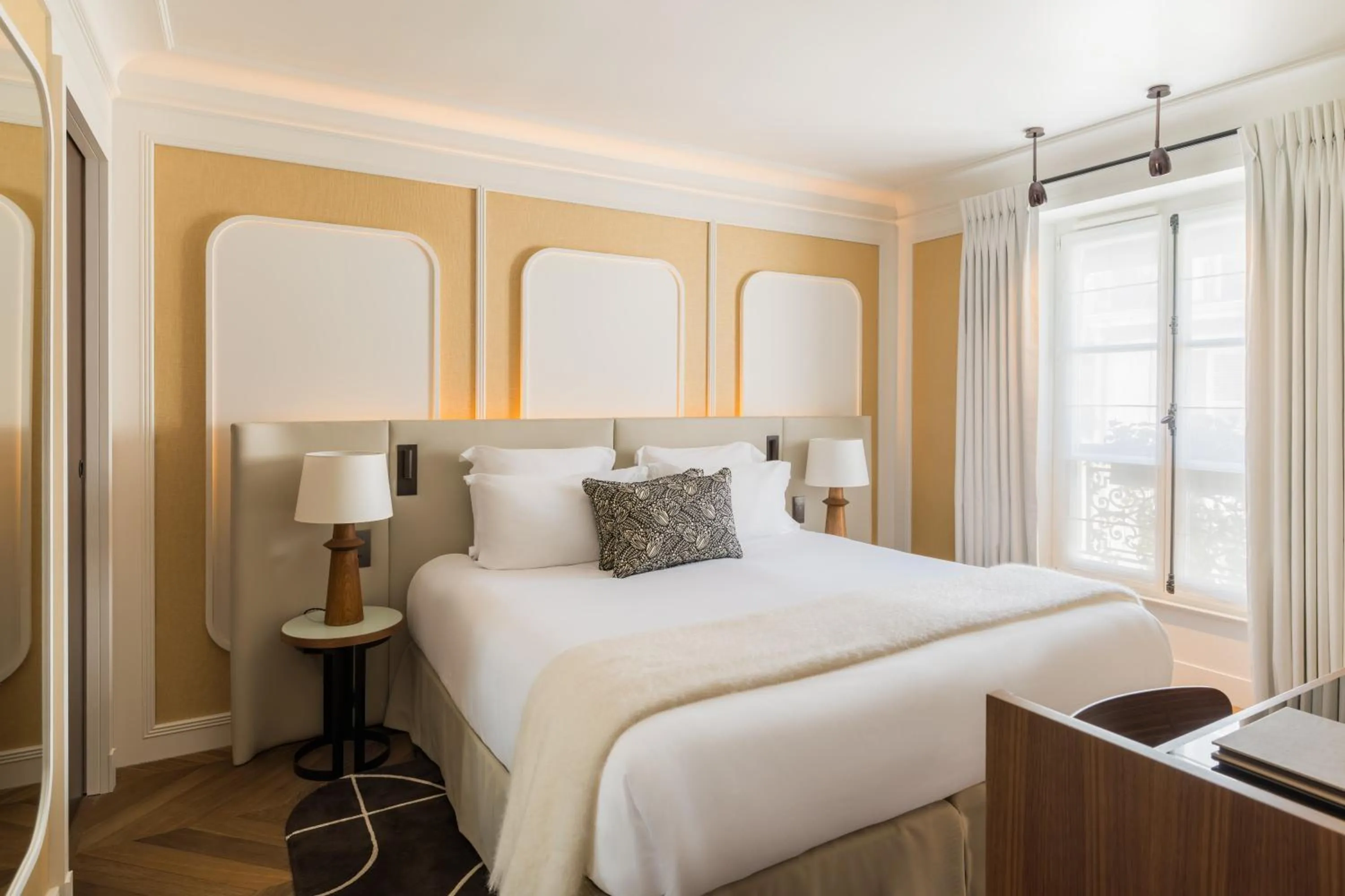 Bedroom, Bed in Pavillon Faubourg Saint-Germain & Spa