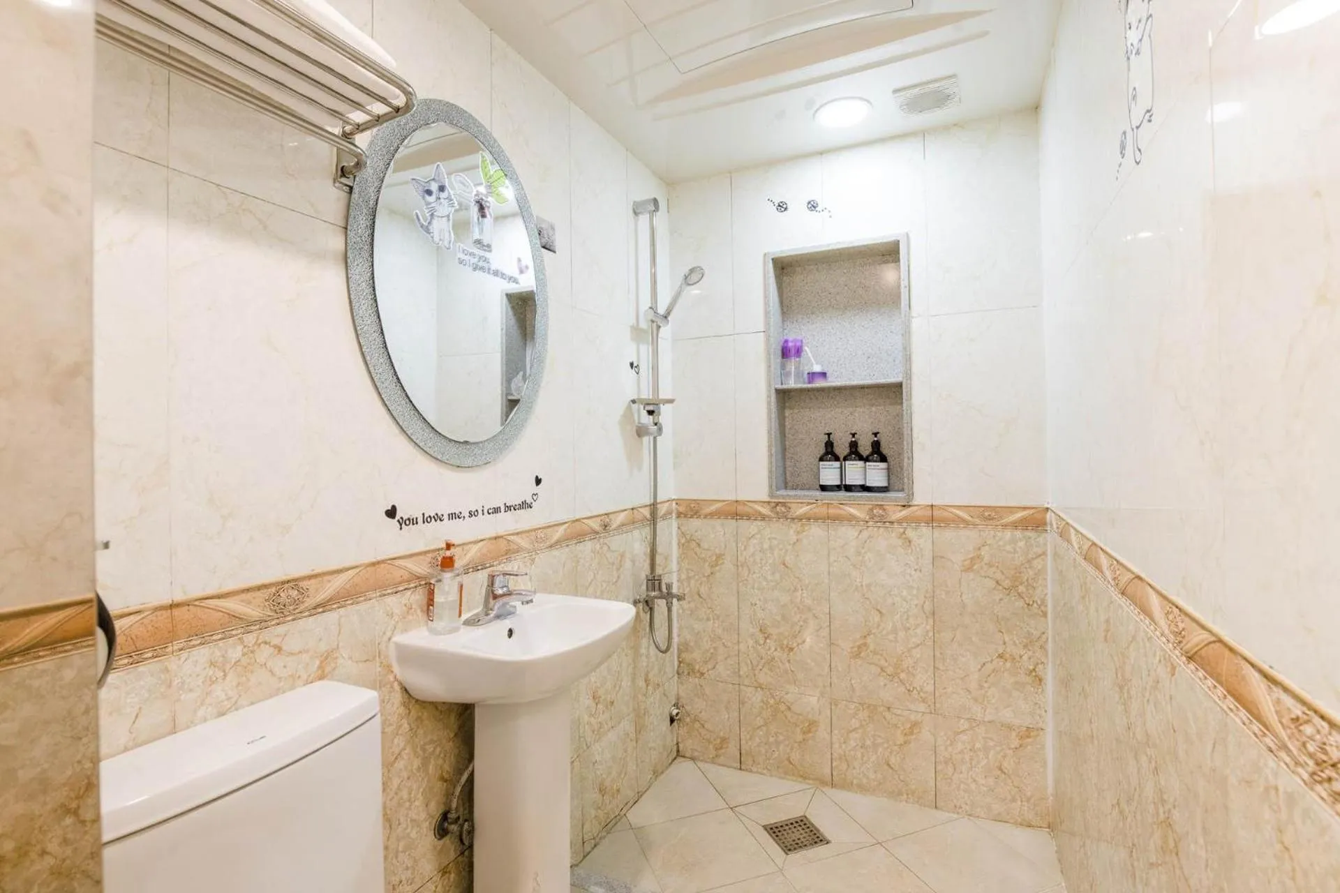 Bathroom in Yeongdeungpo Komodo Hotel